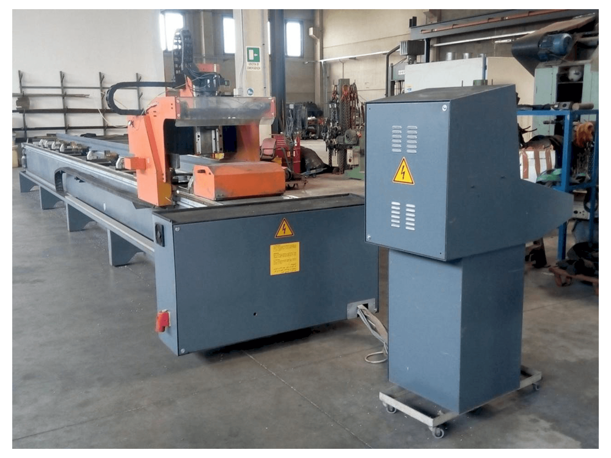 Koneen Tekna UT 426/3 etunäkymä