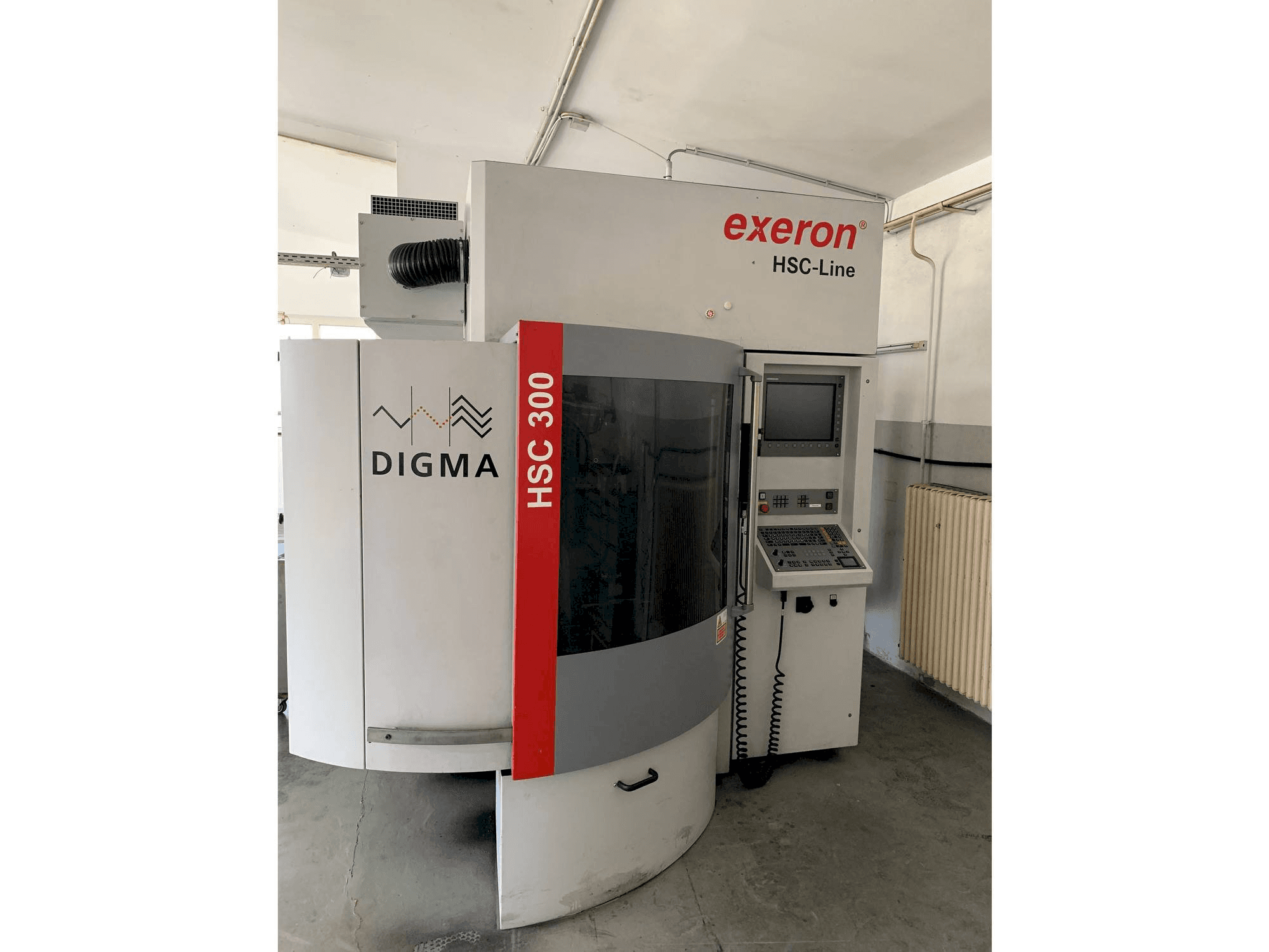 Koneen Exeron HSC 300P etunäkymä