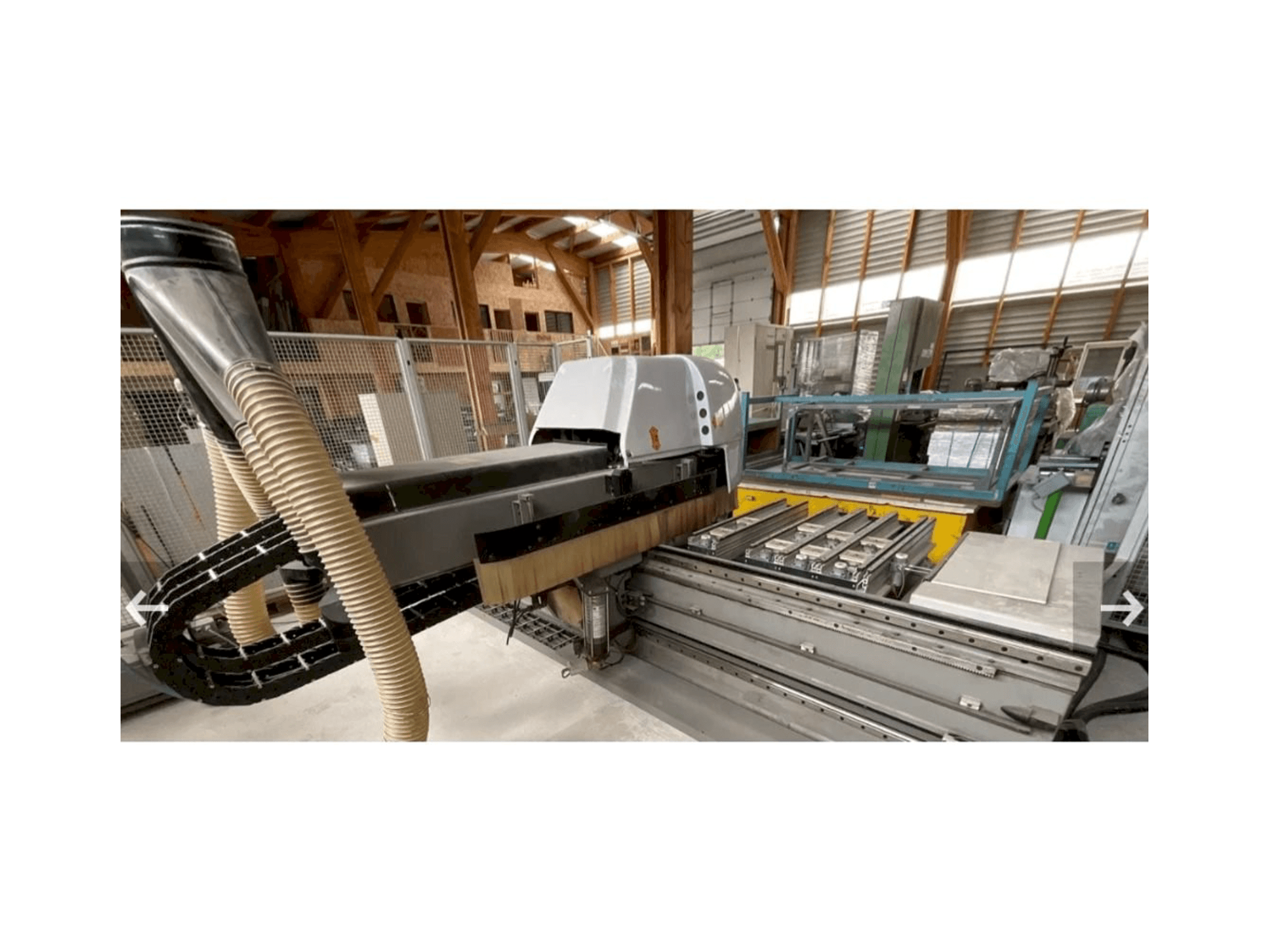 Koneen BIESSE Rover 321 R etunäkymä