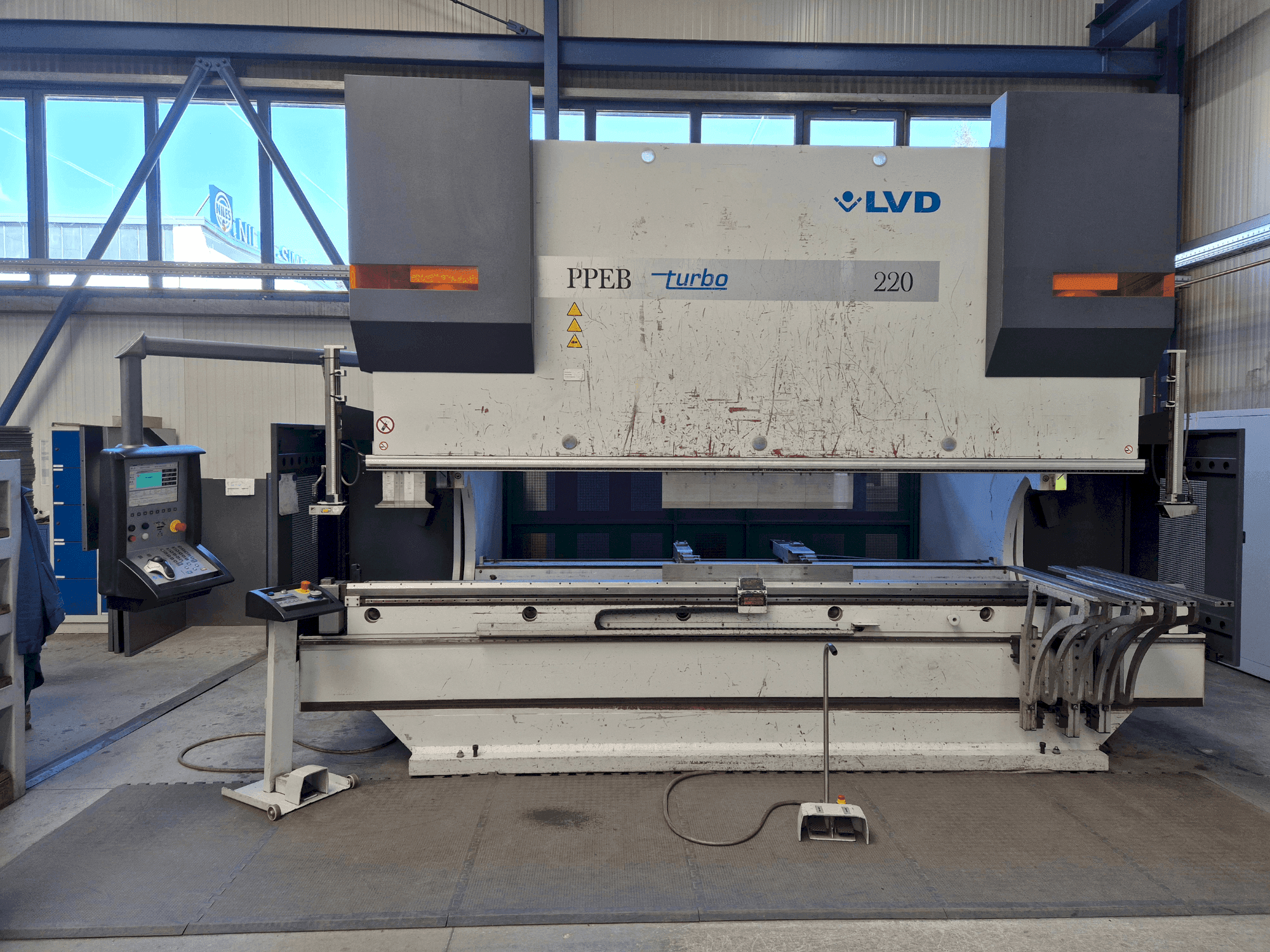 Koneen LVD PPEB 220/40 etunäkymä