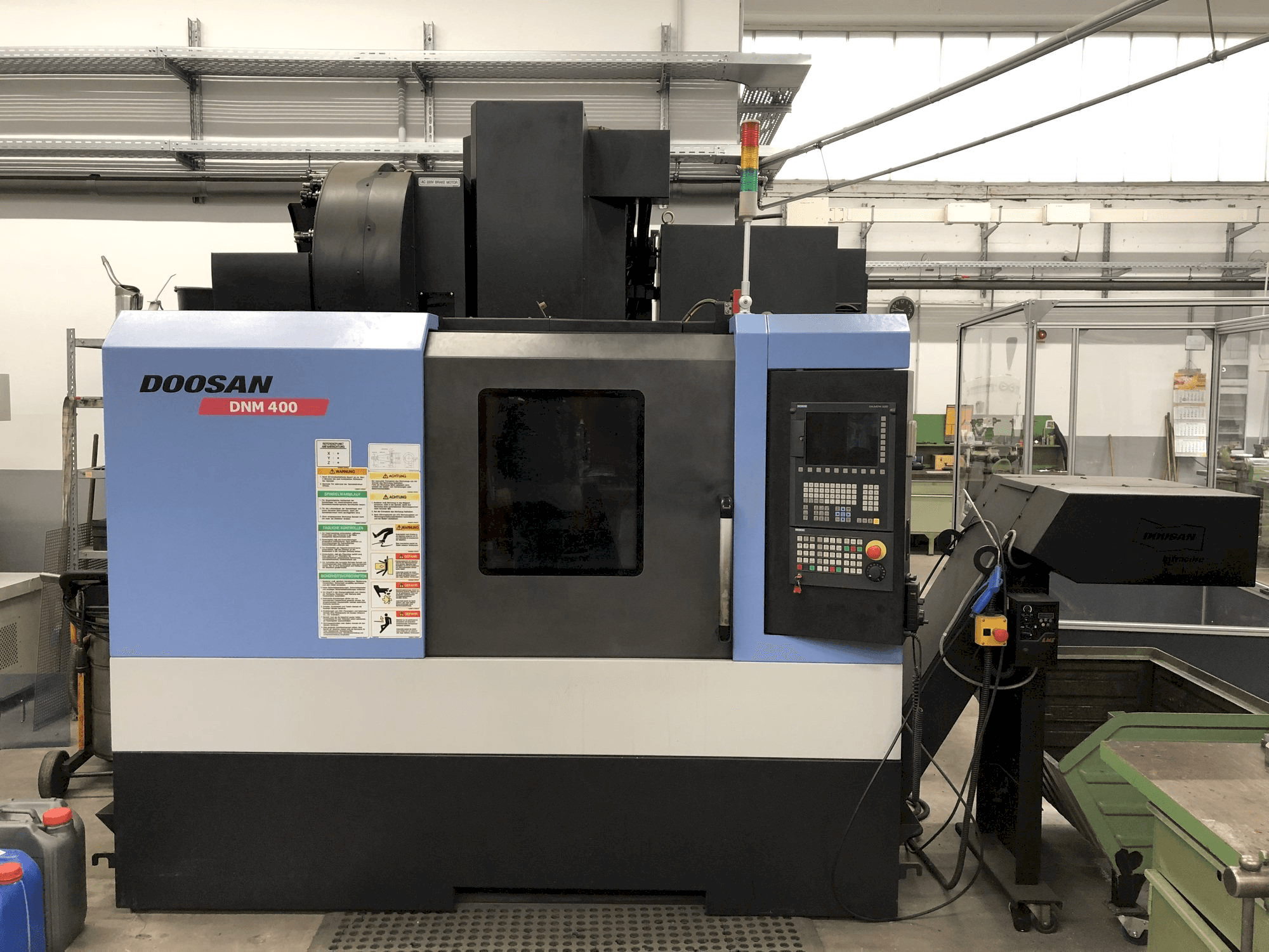 Koneen Doosan DNM 400 etunäkymä