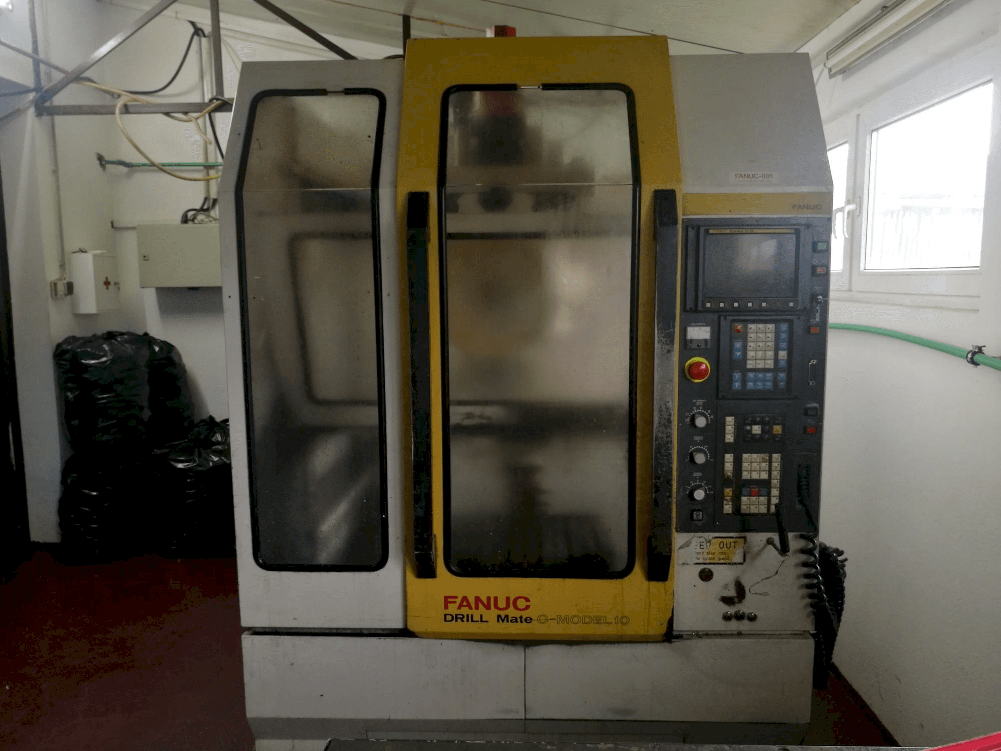 Koneen FANUC DRILL MATE C-MODEL 10 etunäkymä
