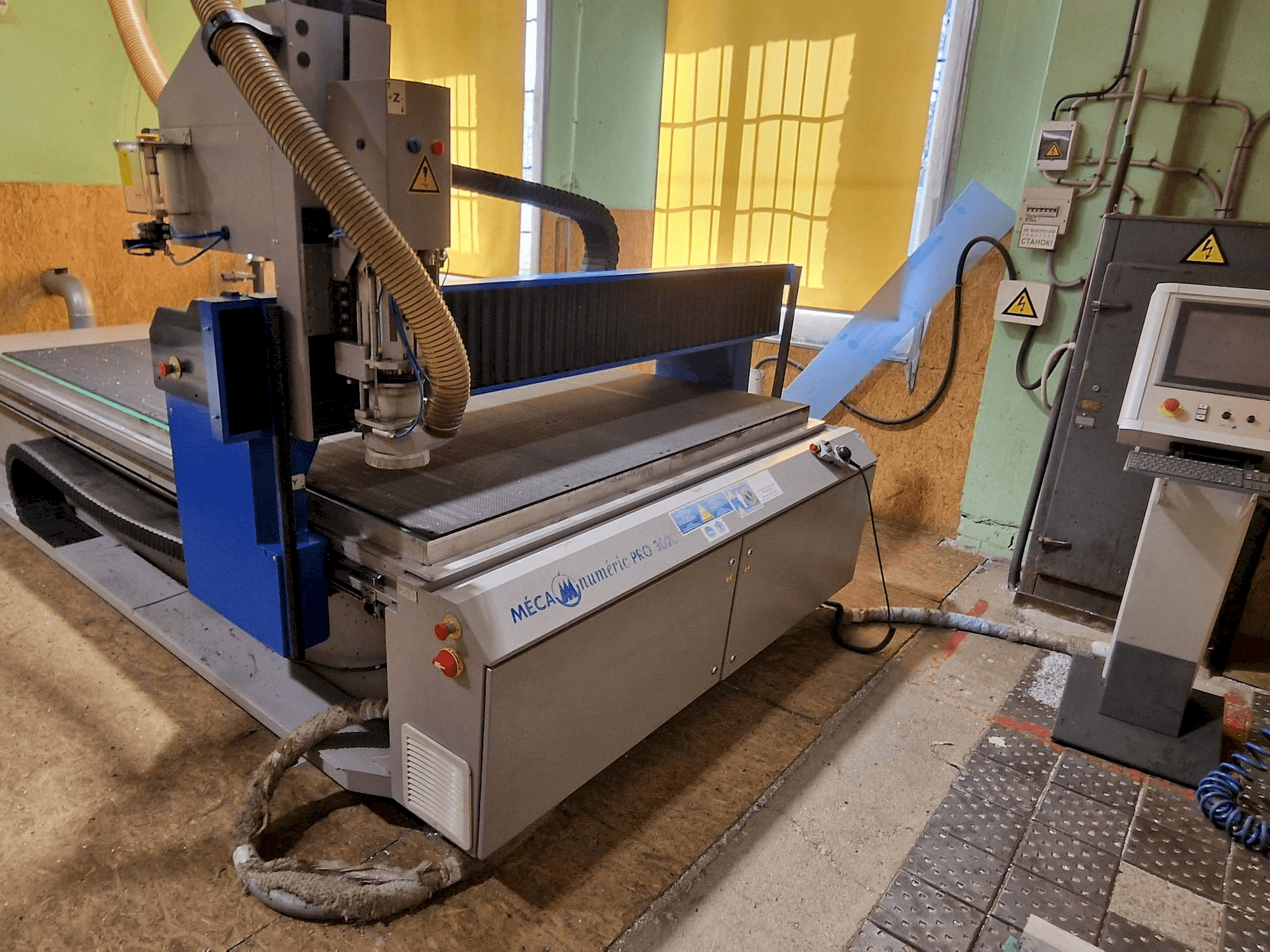 Koneen MECANUMERIC MECAPRO 3020 etunäkymä