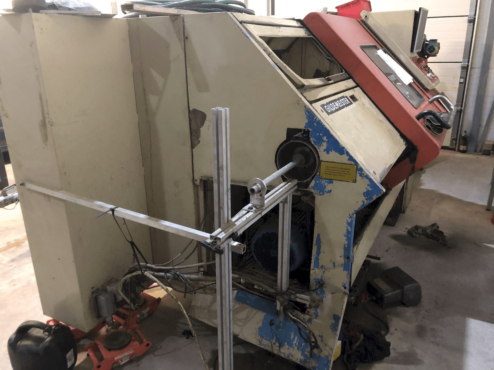 Koneen Gildemeister NEF CT 40 vasemman sivun näkymä