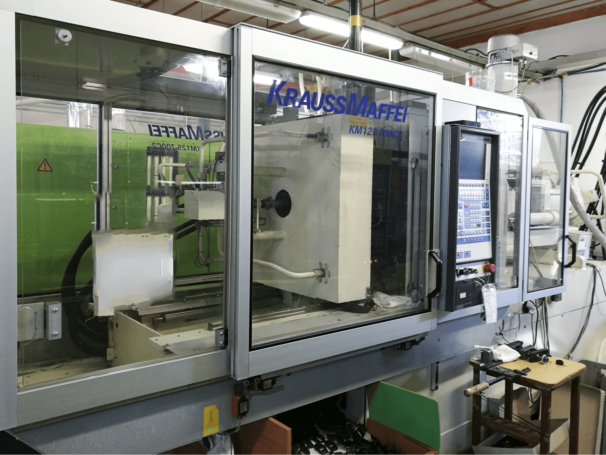 Koneen Krauss Maffei 125-700 C2 Vasen näkymä