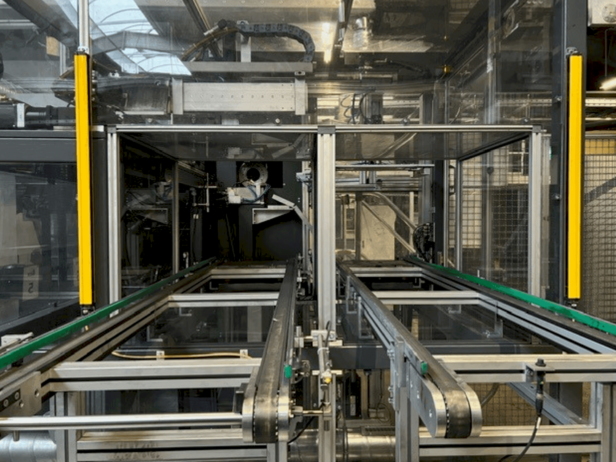 Koneen KOMAGE S 50 4E CNC etunäkymä