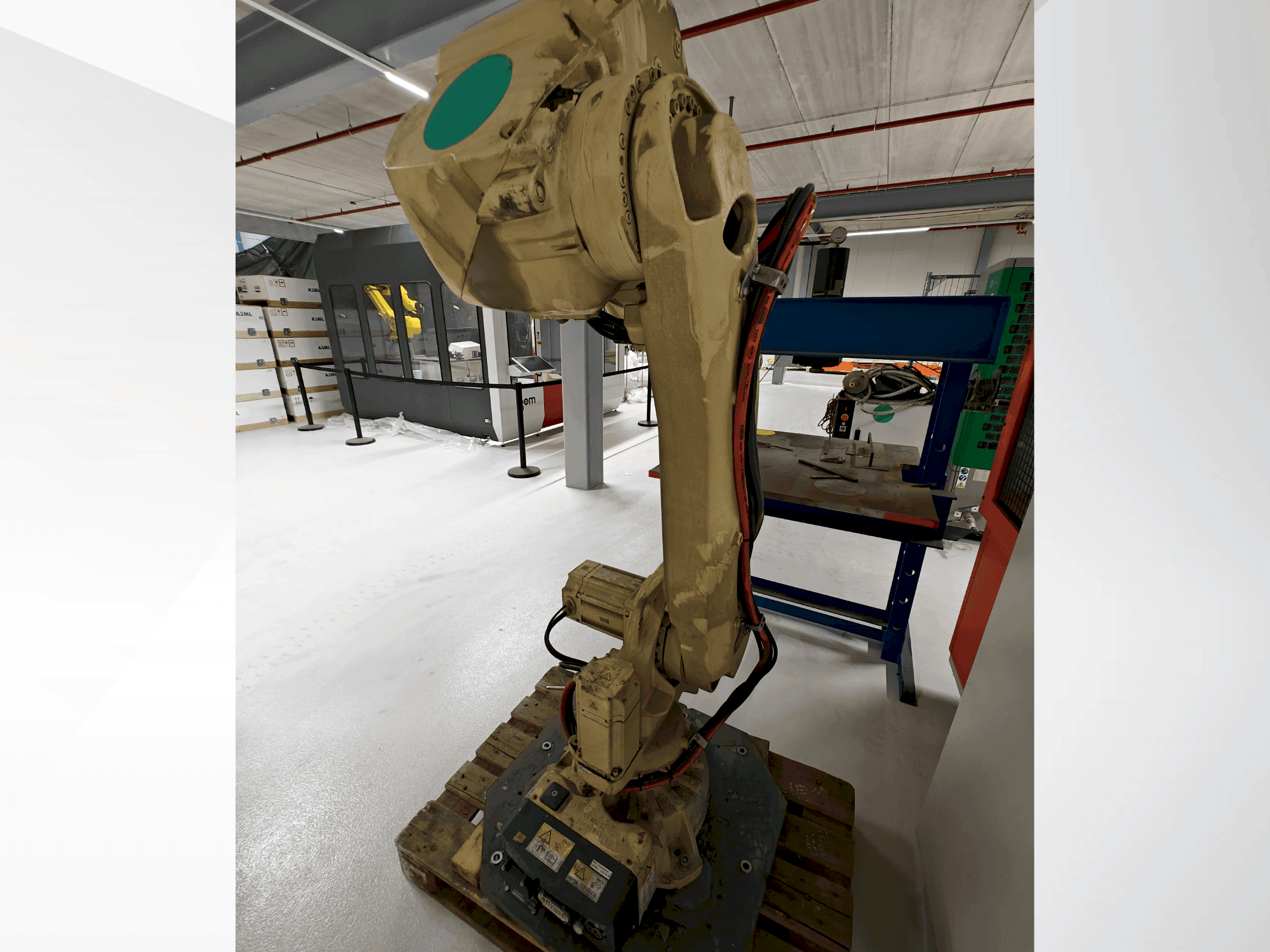 Koneen ABB IRB 4600 M2004 etunäkymä