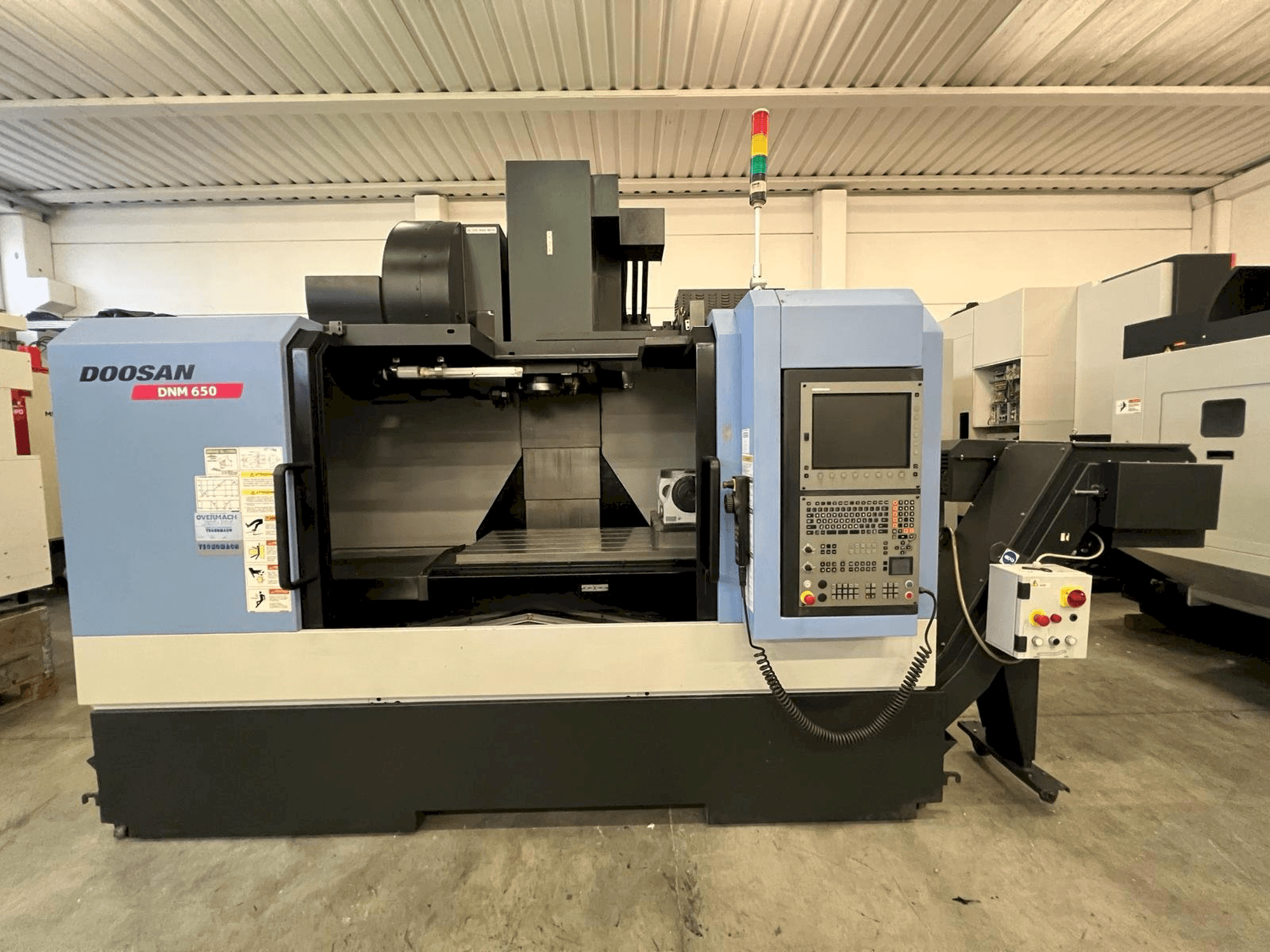 Koneen DOOSAN DNM 650 etunäkymä