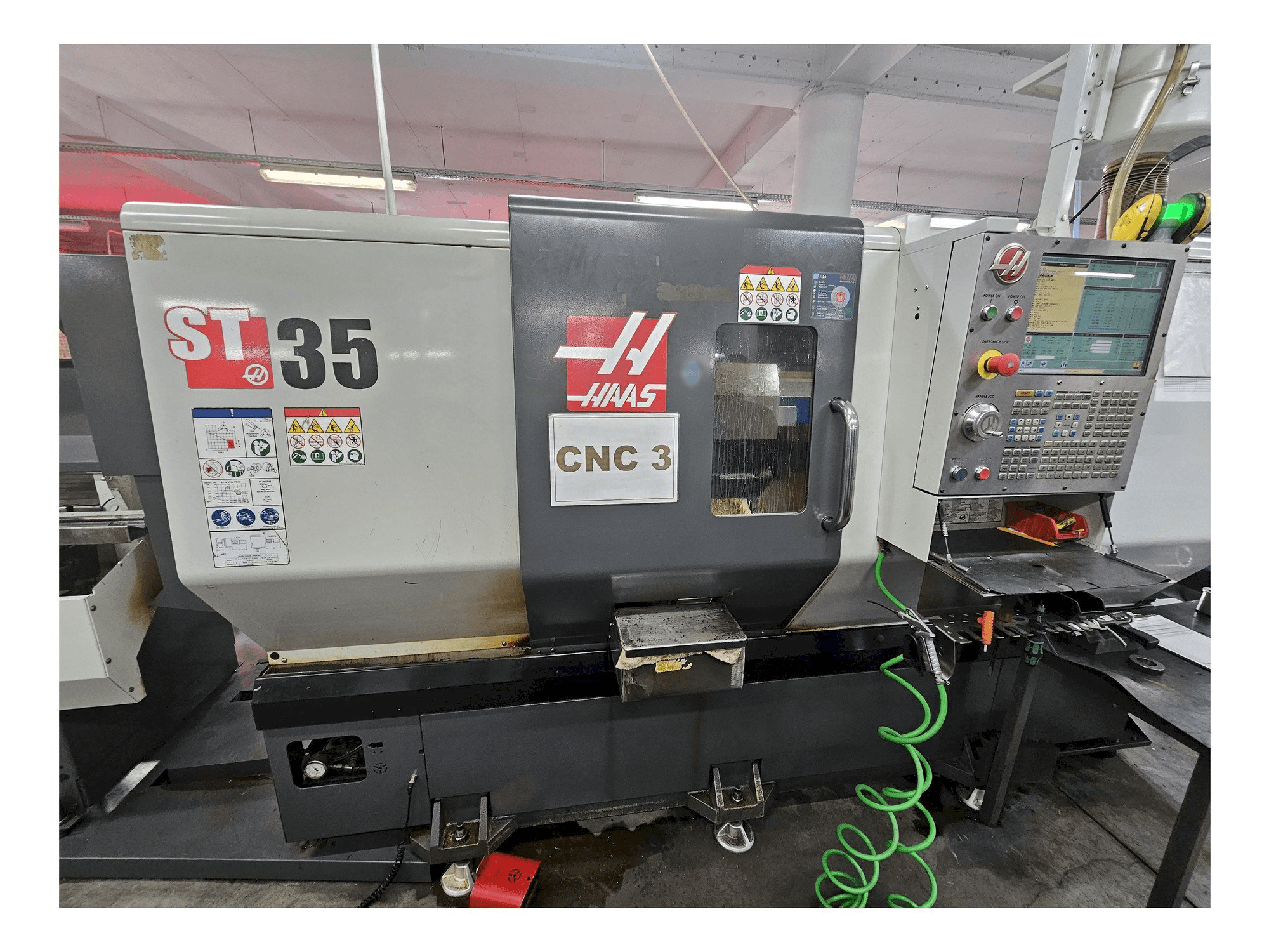 Koneen HAAS ST-35 etunäkymä