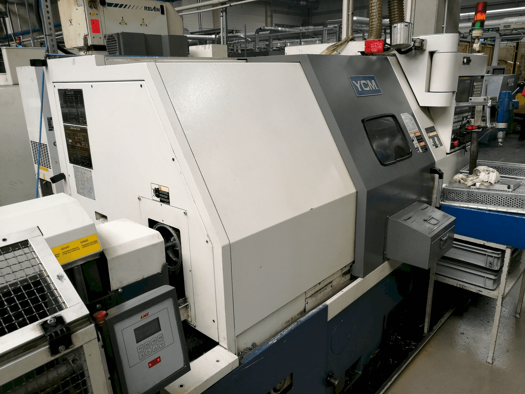 Koneen YCM GT-250A etunäkymä