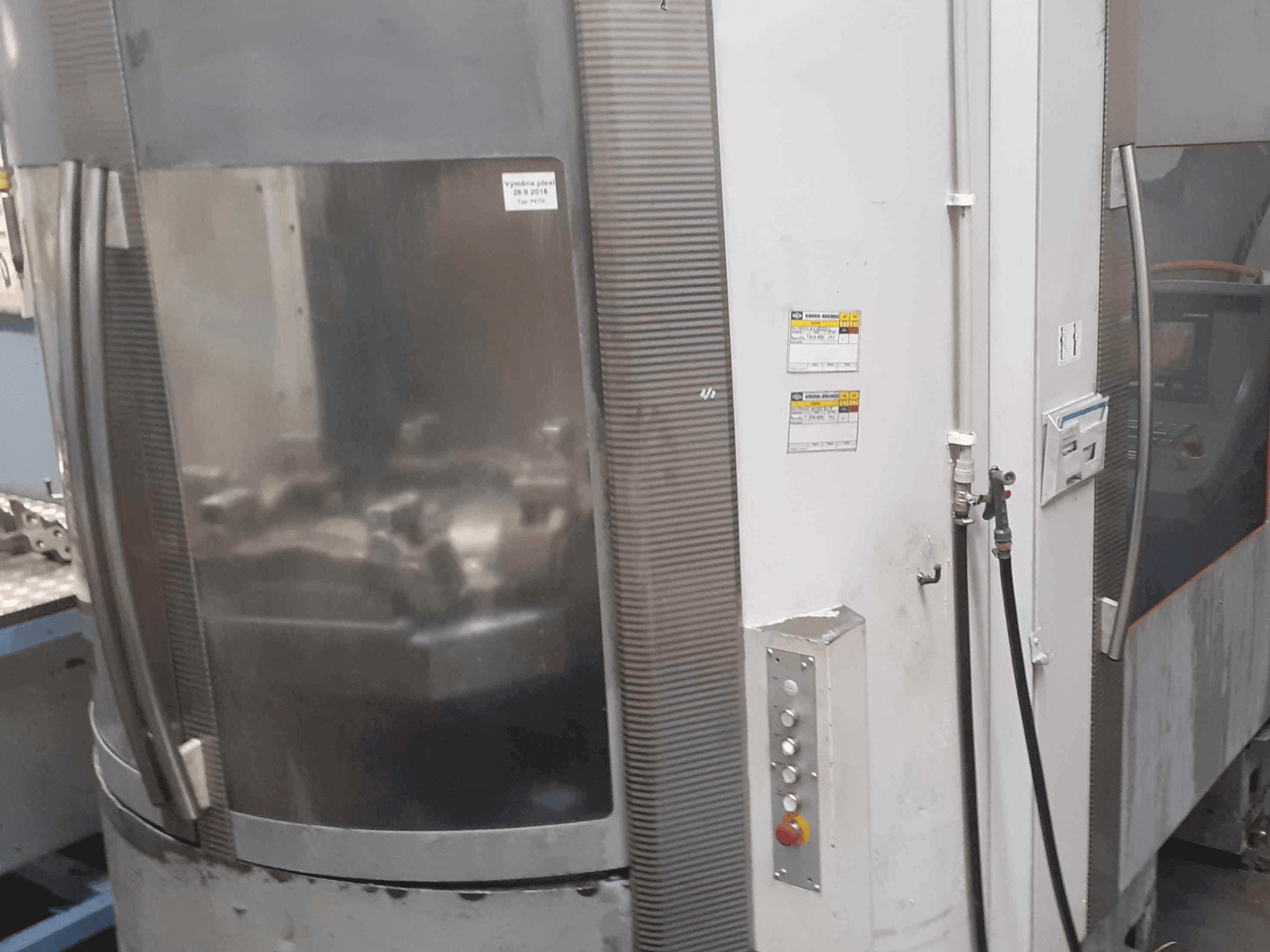 Koneen DECKEL MAHO DMC 80 H etunäkymä