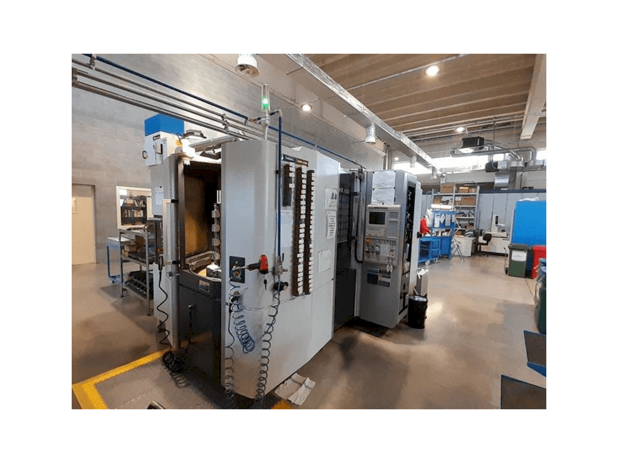 Koneen DMG NHX 4000 etunäkymä