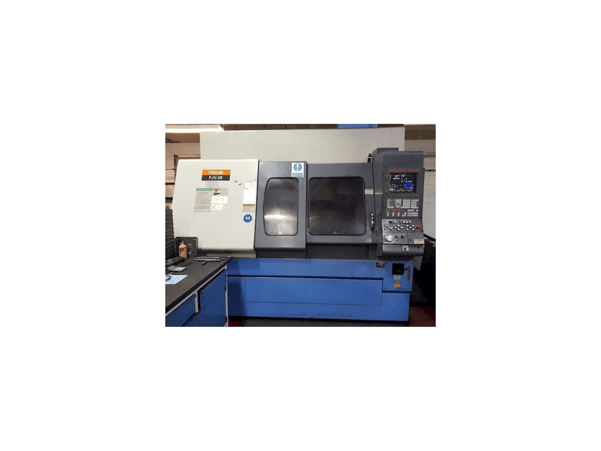 Koneen Mazak FJV-25 etunäkymä