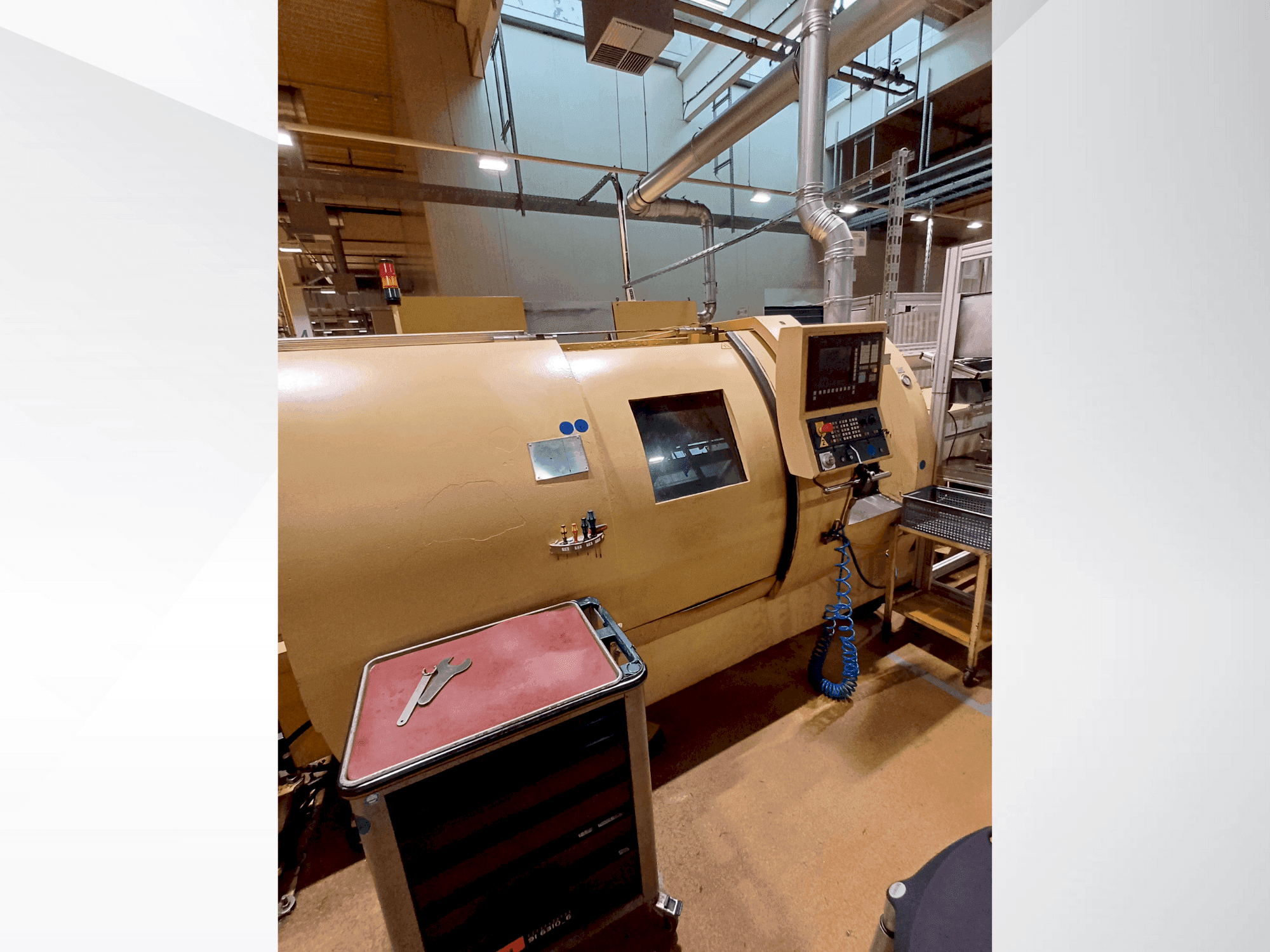 Koneen TRENS SBL500 CNC etunäkymä