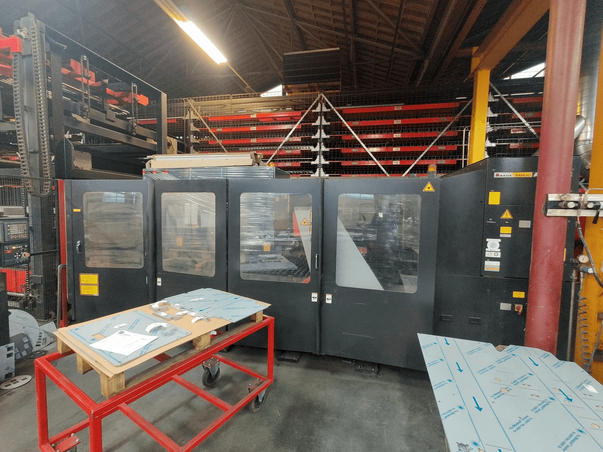 Koneen AMADA FO 3015 etunäkymä