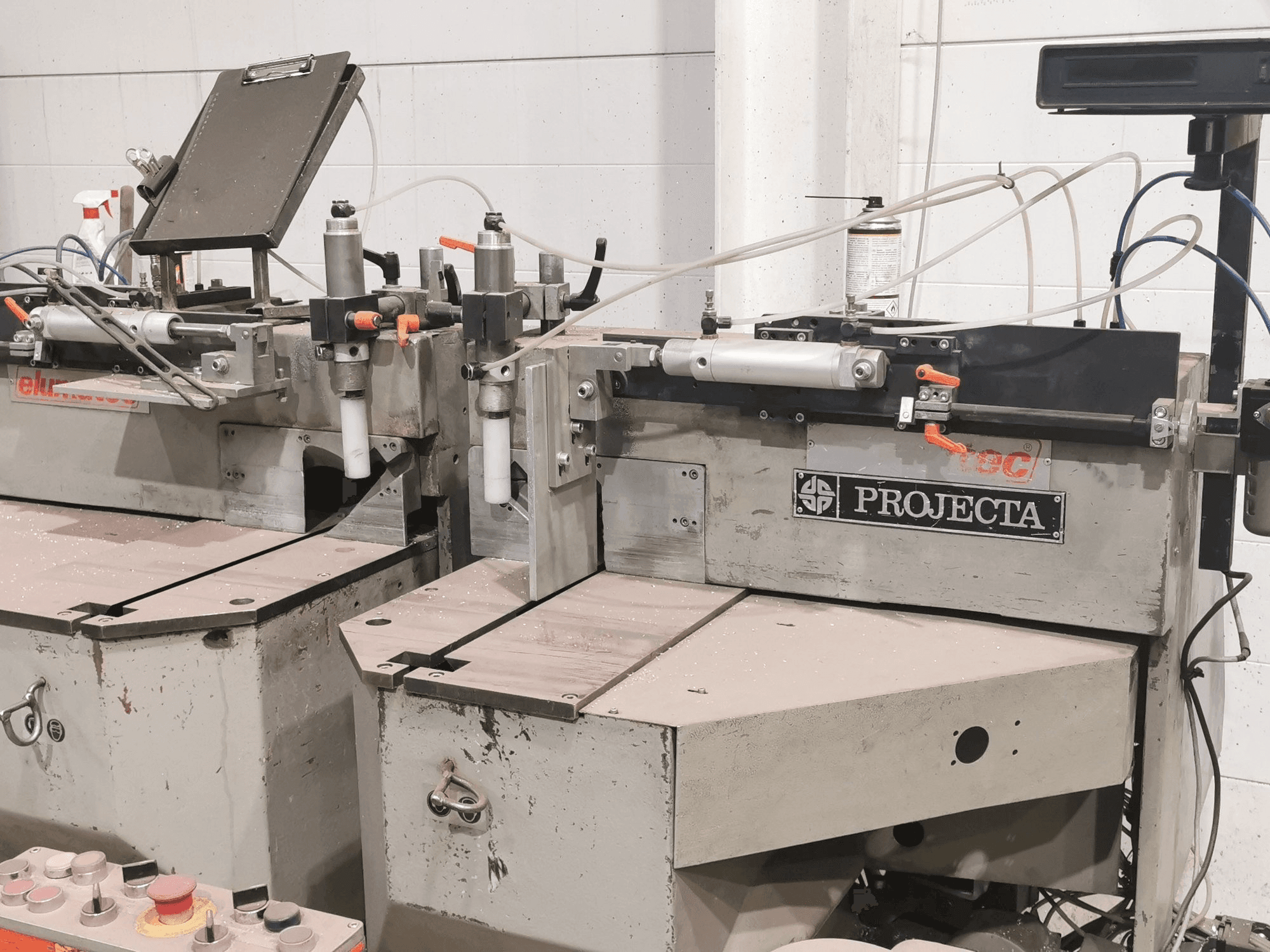 Koneen Elumatec DG 104 etunäkymä