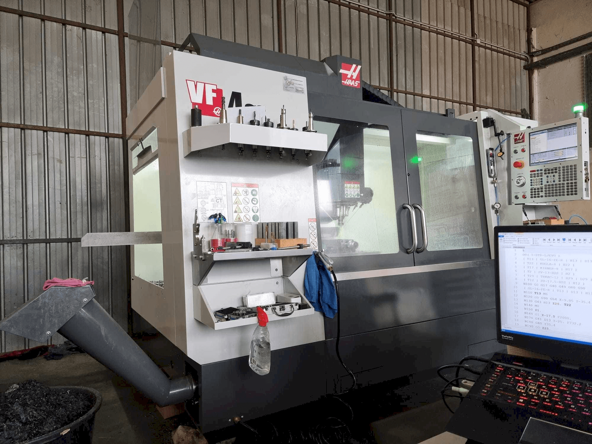 Koneen HAAS VF4SS etunäkymä