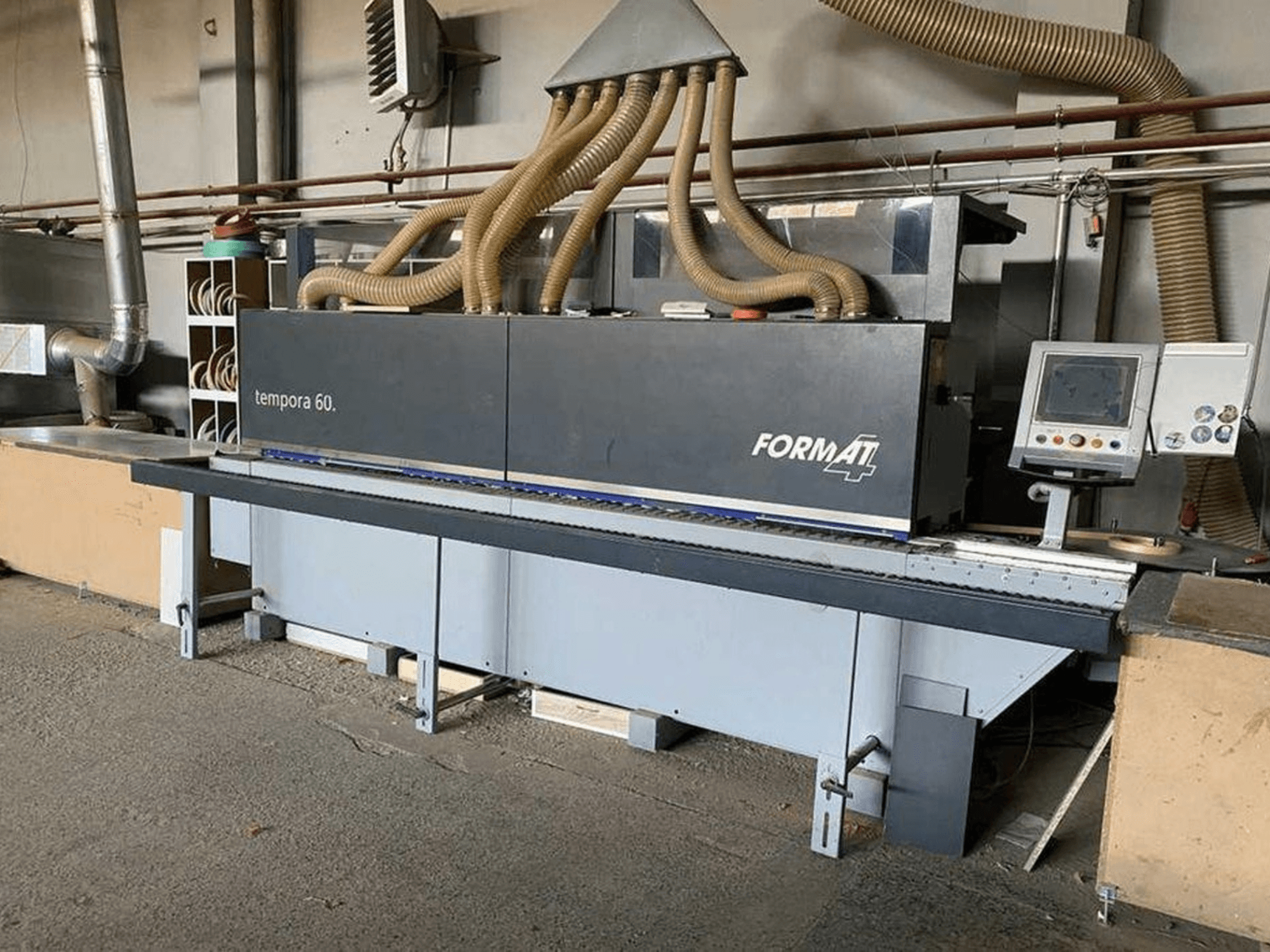 FORMAT4 Tempora 60 -reunanauhakone sivukuvassa, jossa on useita letkuja ja ohjauspaneeli, jossa on painikkeet ja näyttö.