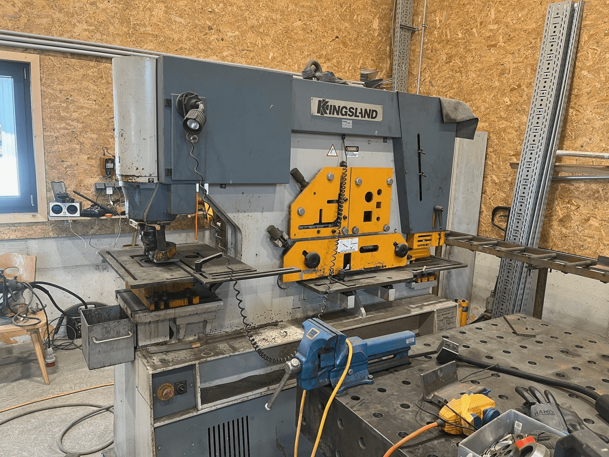 Koneen KINGSLAND Multi 95 etunäkymä