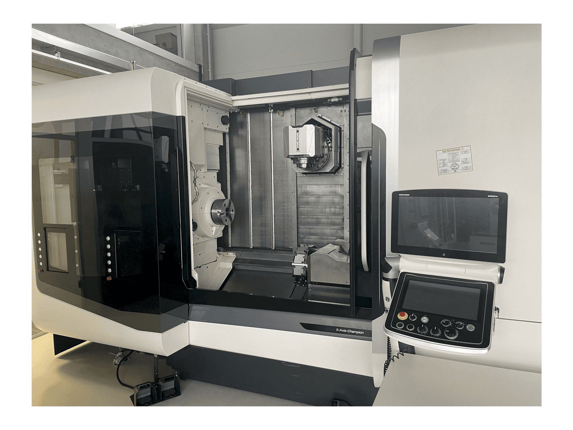 Koneen DMG MORI NTX 2500/1500 etunäkymä