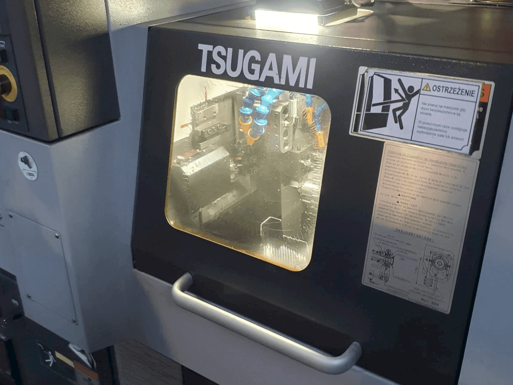 Koneen TSUGAMI BO-205E etunäkymä