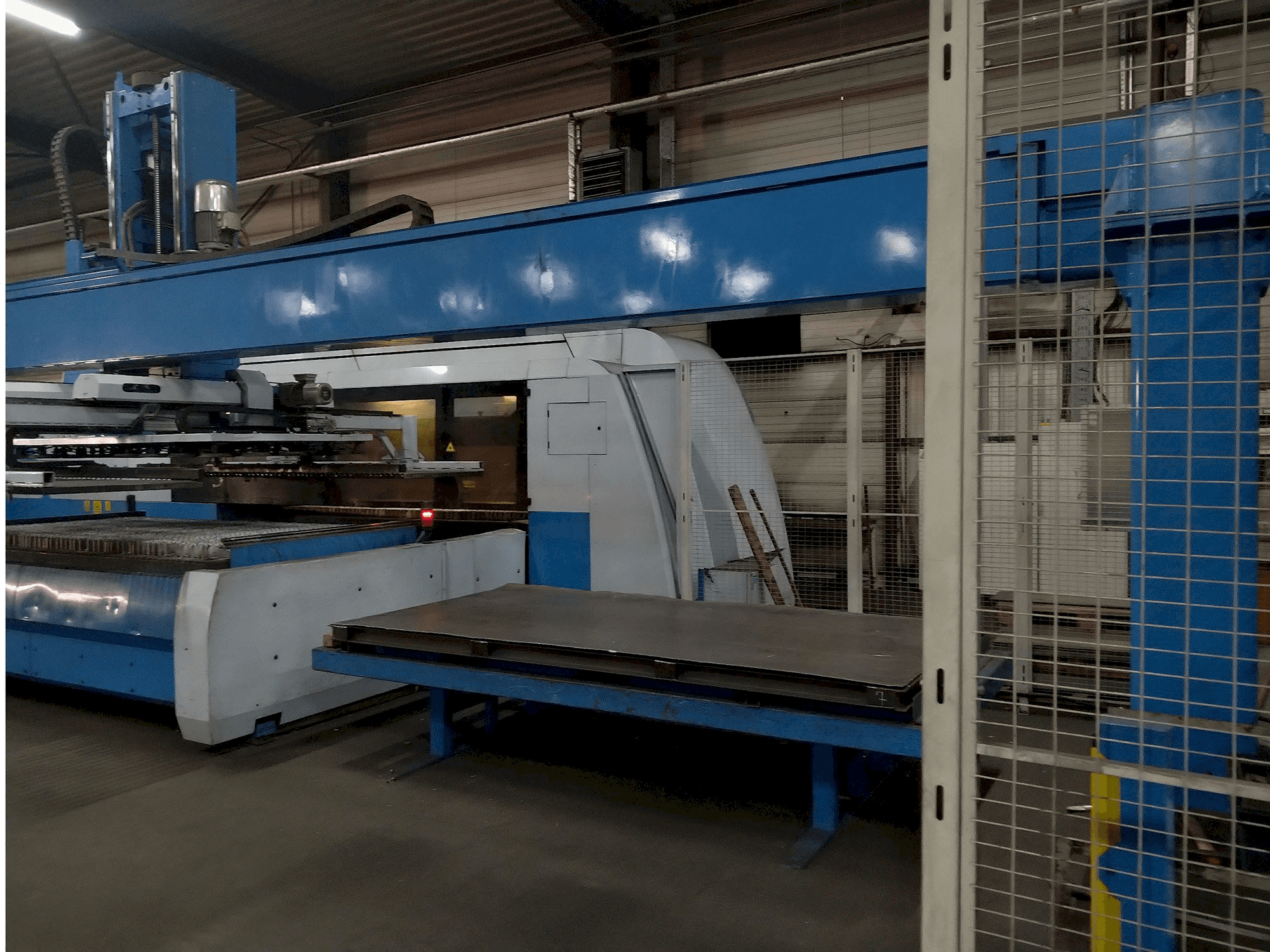 Koneen Finn-Power Laser L6-BL etunäkymä