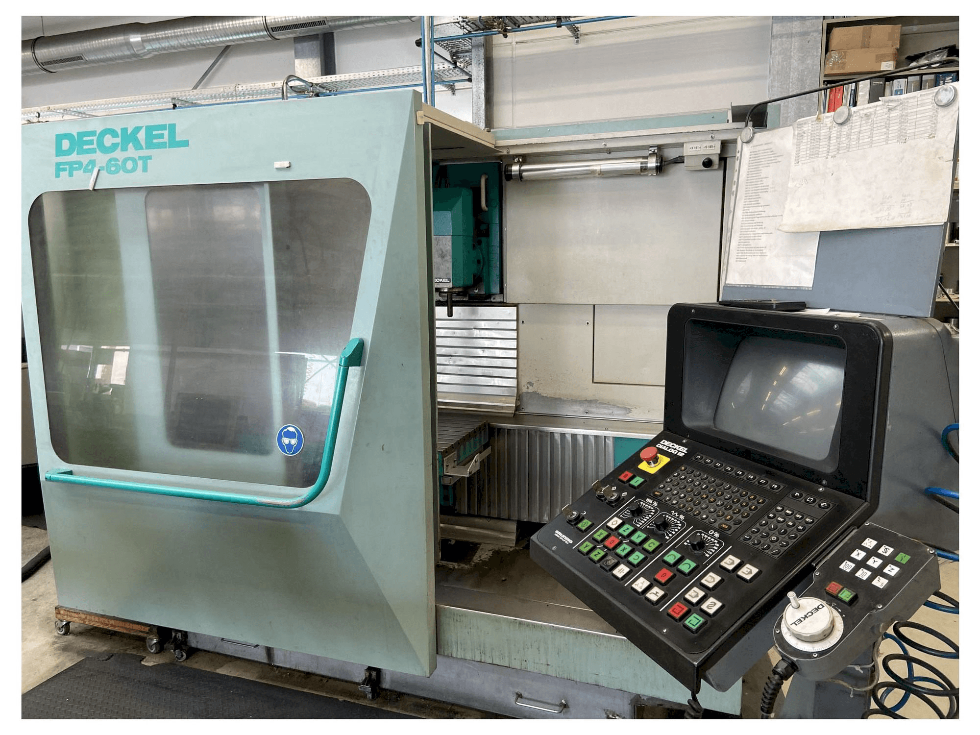 Koneen DECKEL FP4 60 etunäkymä