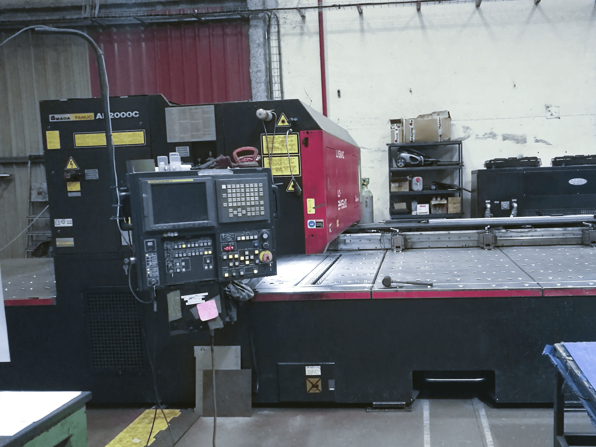 Koneen AMADA LC 2415 α3 Etunäkymä
