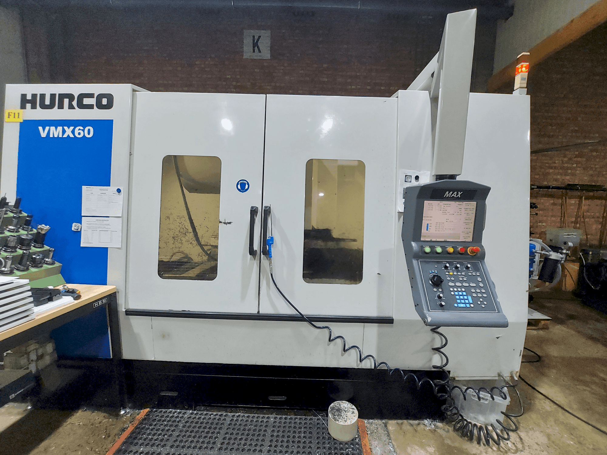 Koneen Hurco VMX60/40T etunäkymä