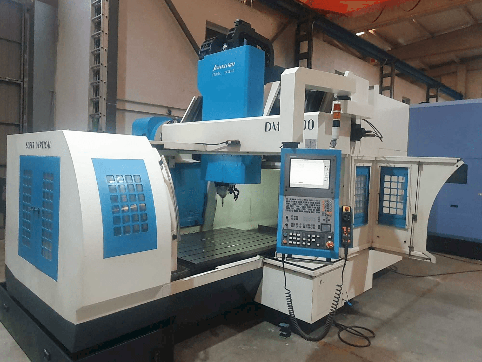 Koneen Johnford DMC-1600 etunäkymä