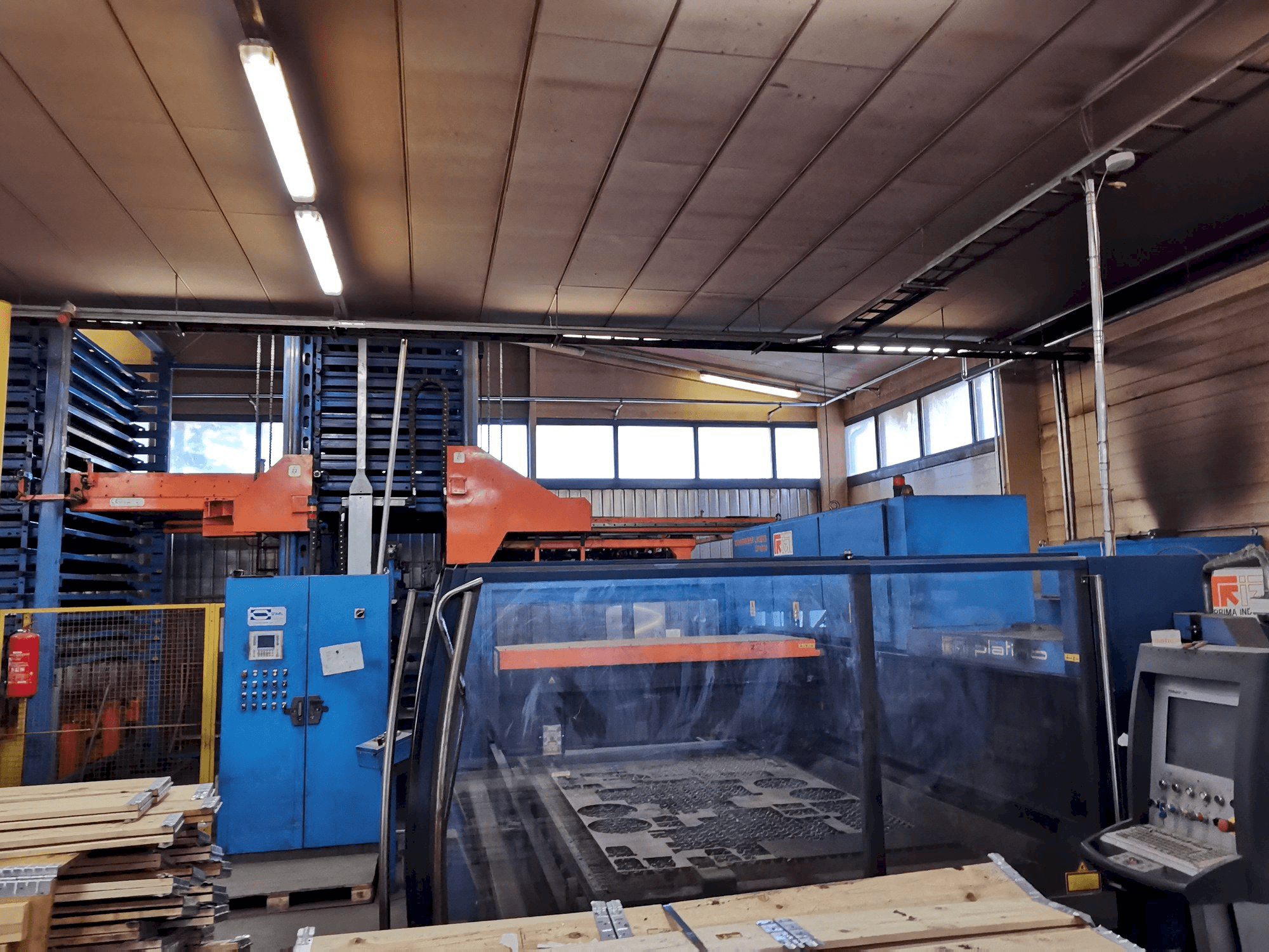 Koneen Prima Industrie Platino 1530 etunäkymä