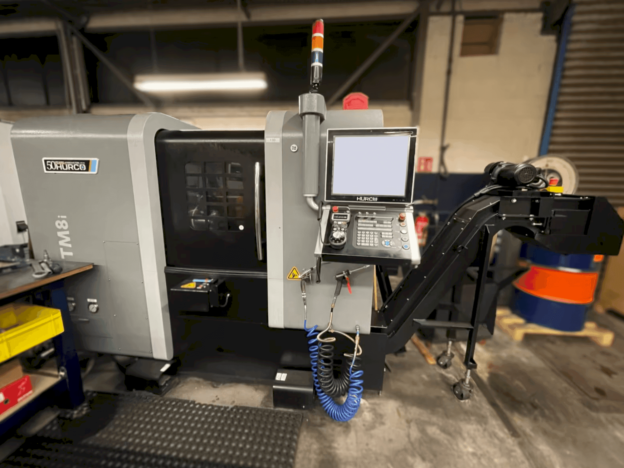 Koneen Hurco TM8i etunäkymä