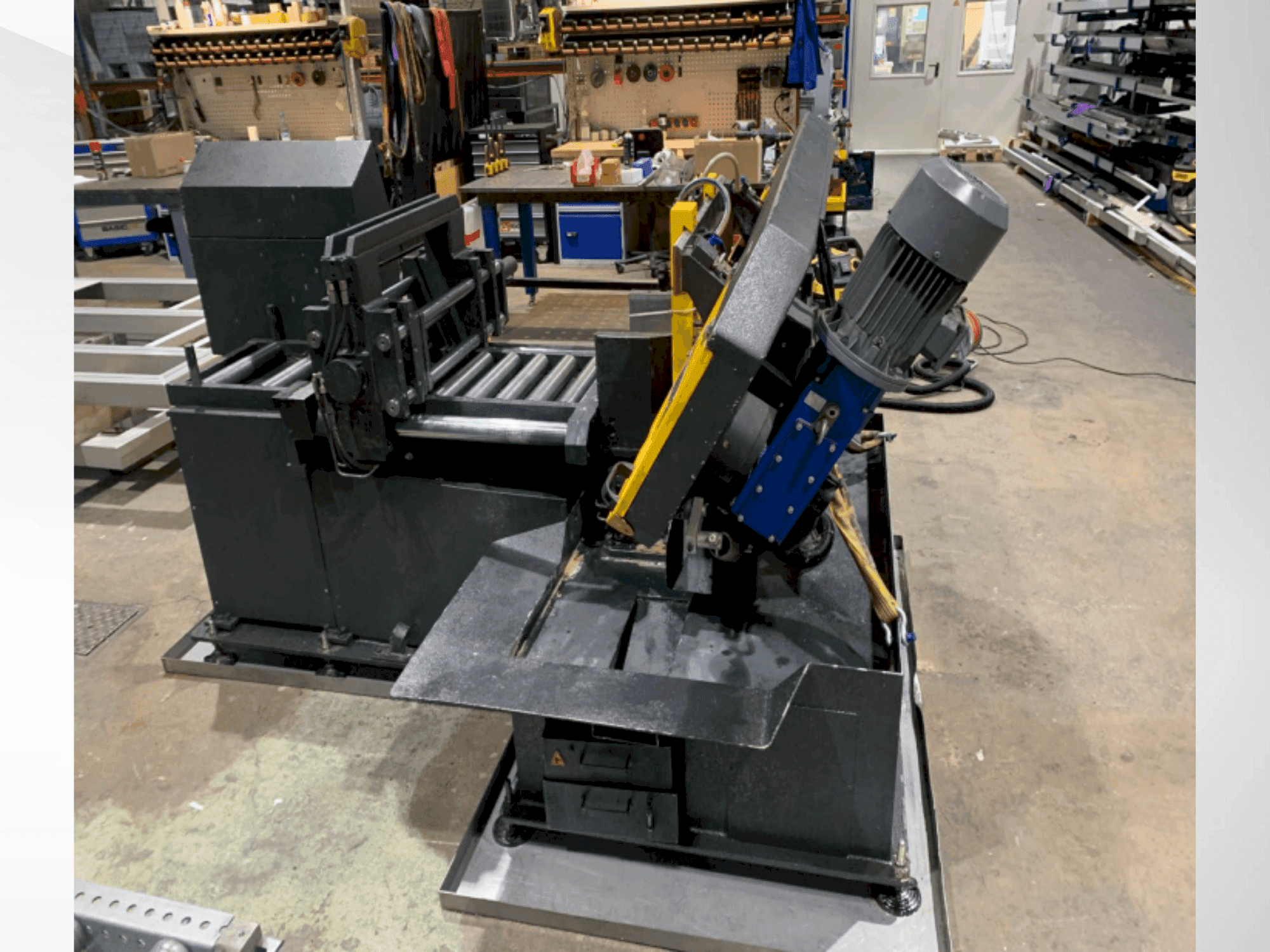 Koneen BEKA-MAK BMSO 320 GH etunäkymä