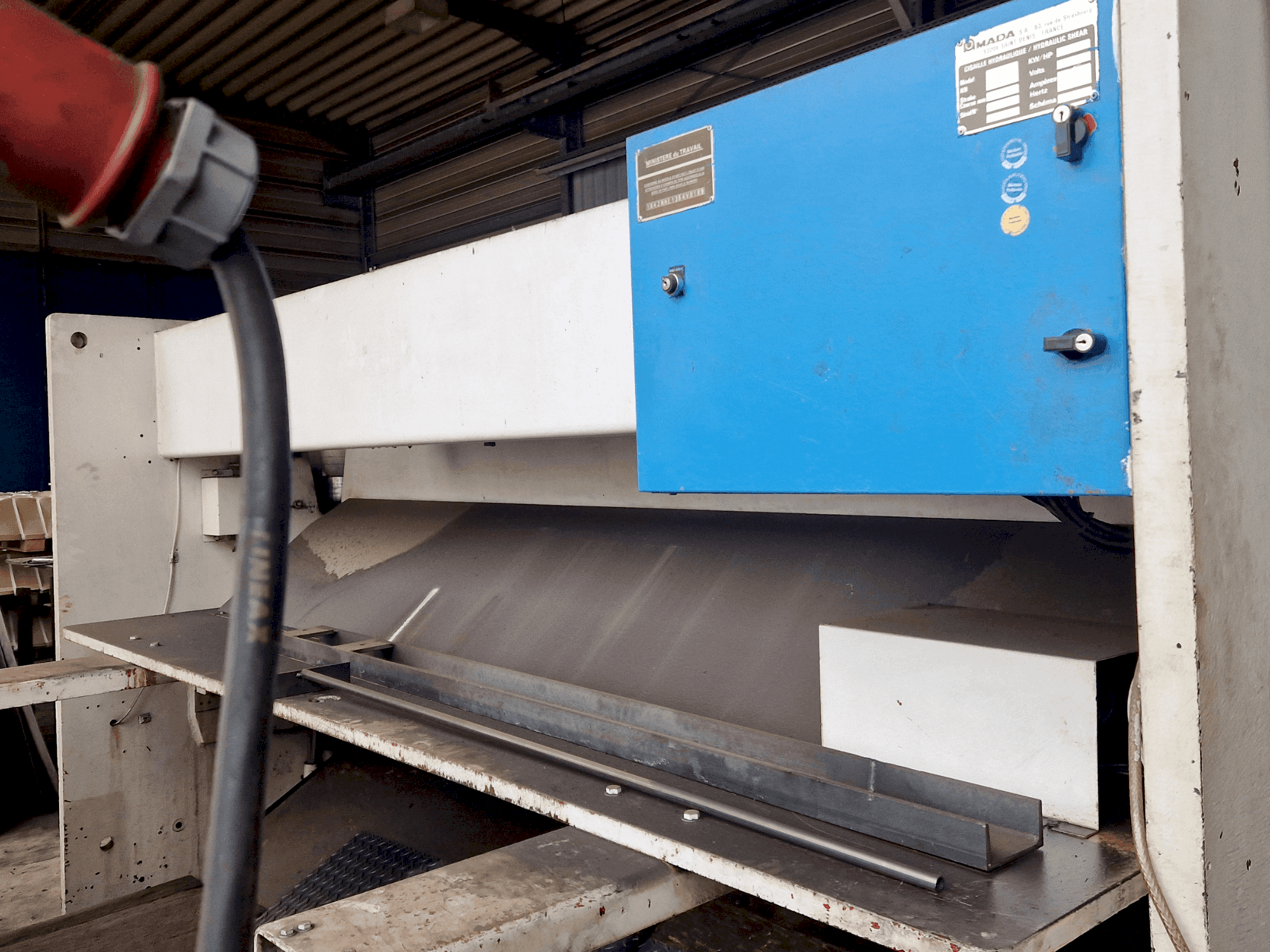 Koneen AMADA GPN1 30 etunäkymä