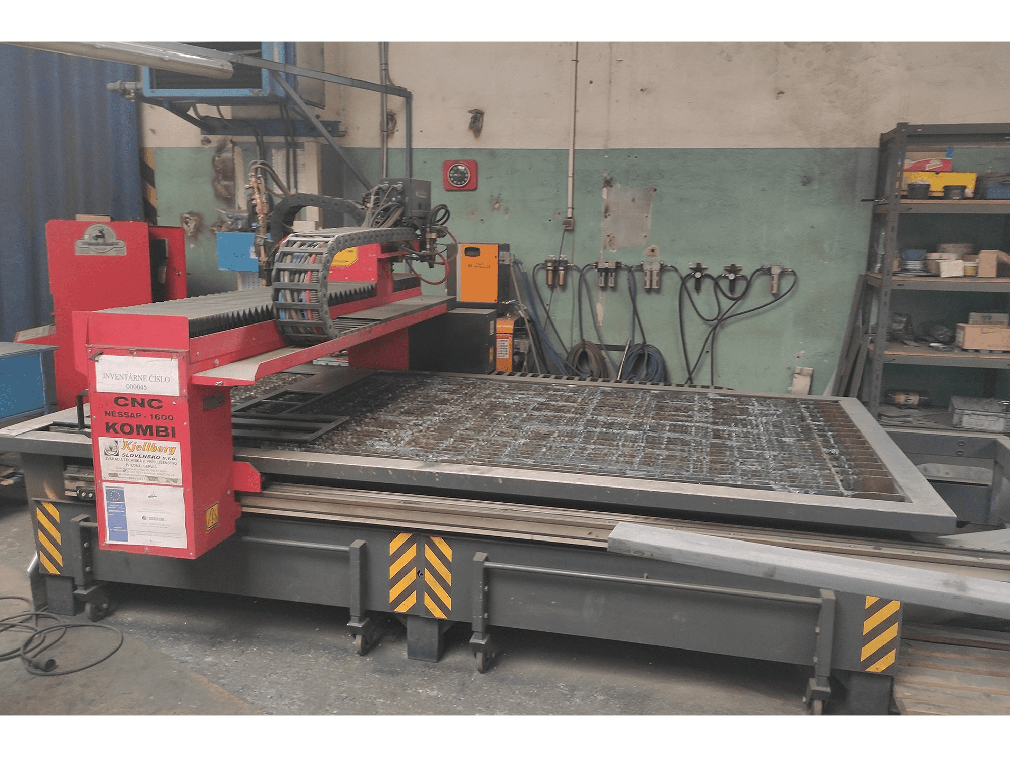 Koneen Nessap 1600 Kombi Plus etunäkymä