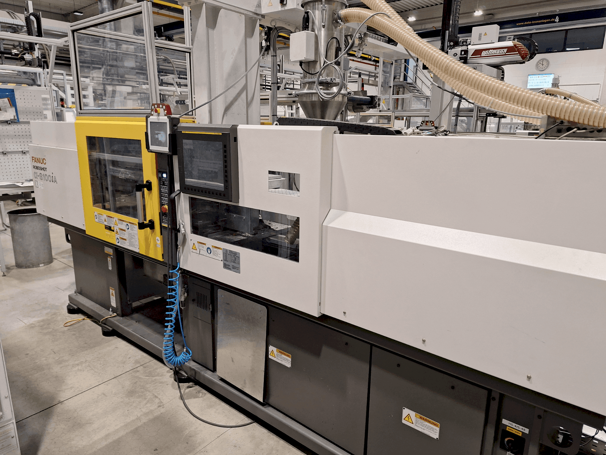 Koneen FANUC ROBOSHOT S 100 iA etunäkymä