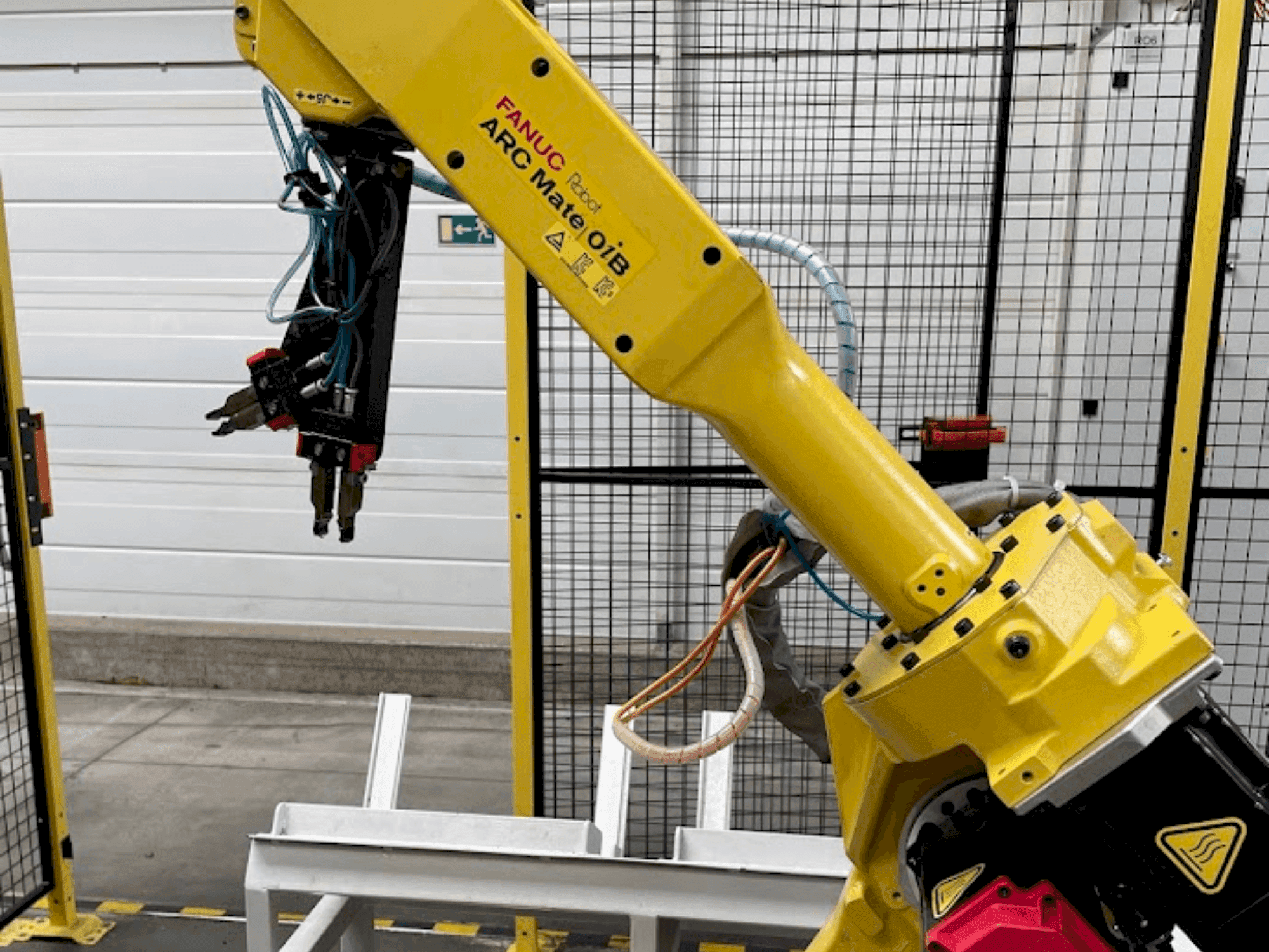 Koneen FANUC ARC Mate OiB etunäkymä