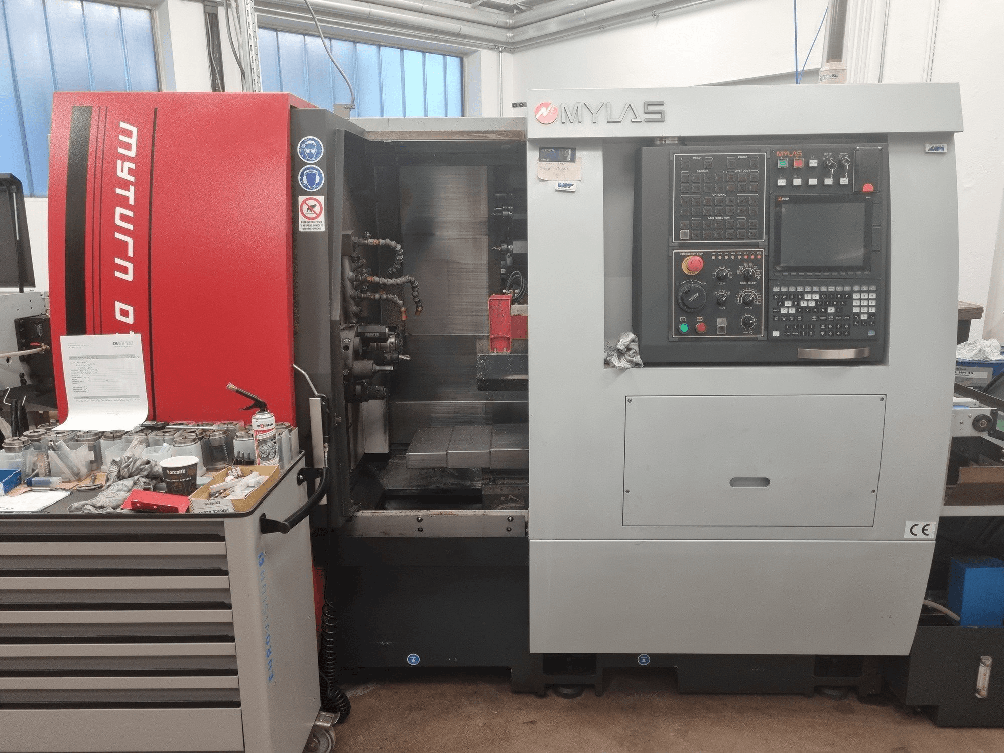 Koneen MYLAS DT52 etunäkymä