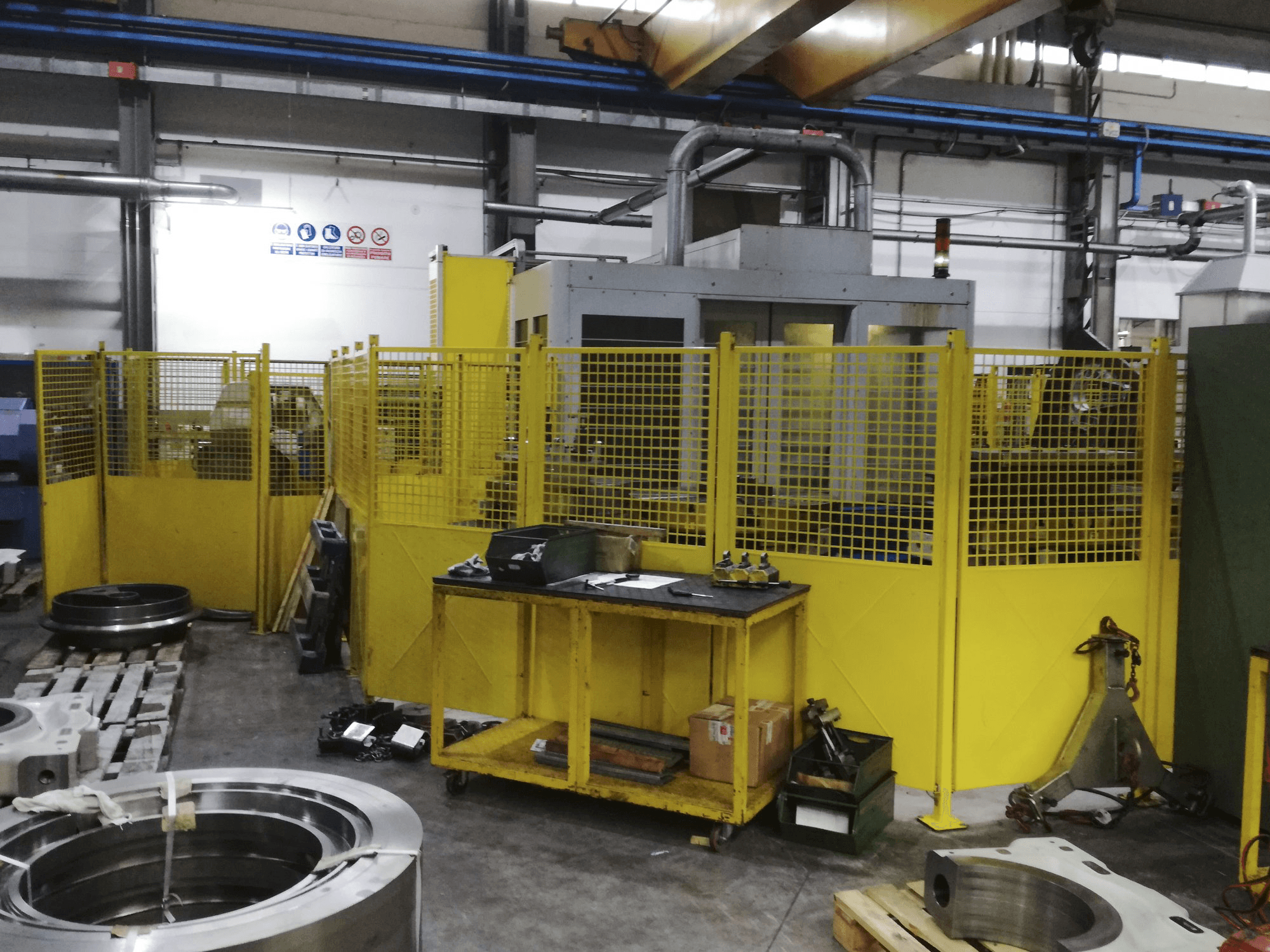 Koneen Mandelli etunäkymäM8 UT