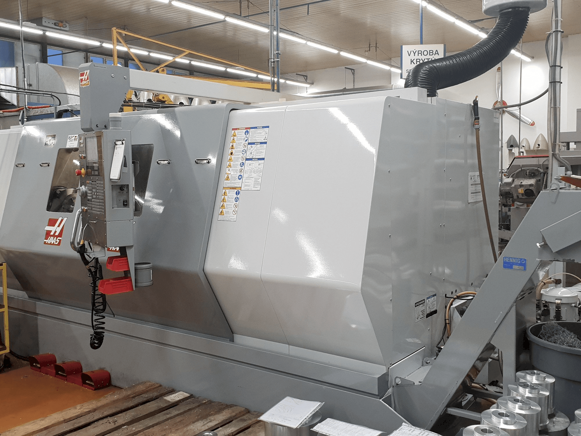 Koneen HAAS SL-40 oikea näkymä
