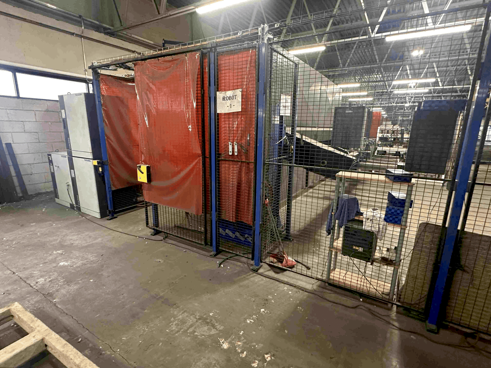 Koneen Yaskawa RM2-2000 S6D etunäkymä