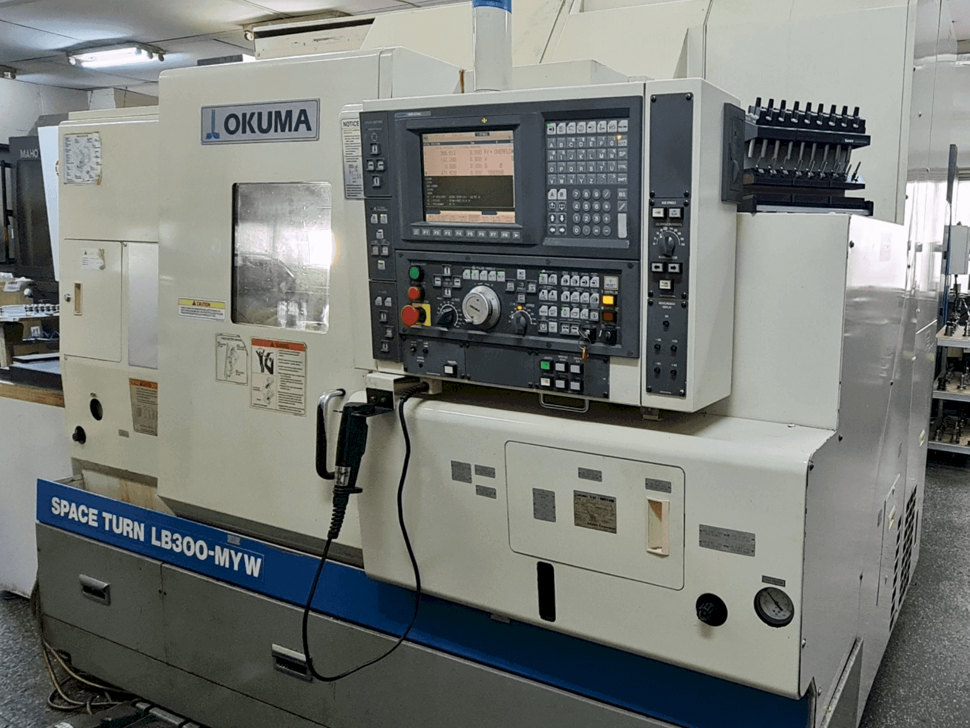 Koneen Okuma Space Turn LB 300 MYW etunäkymä