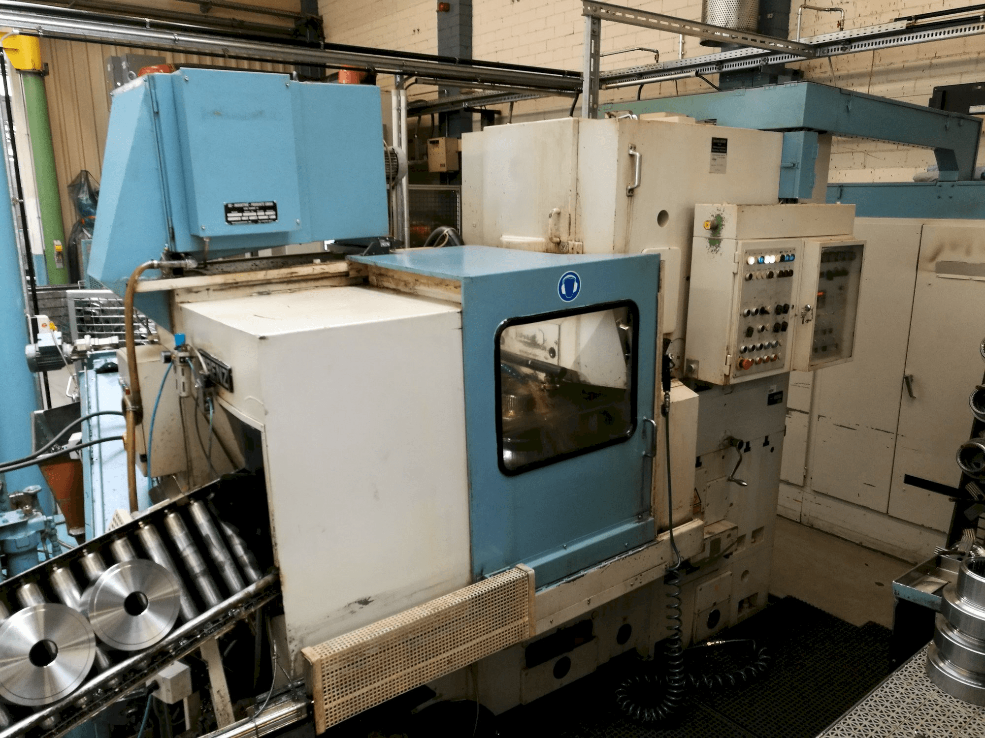 Koneen LORENZ LS 302 etunäkymä