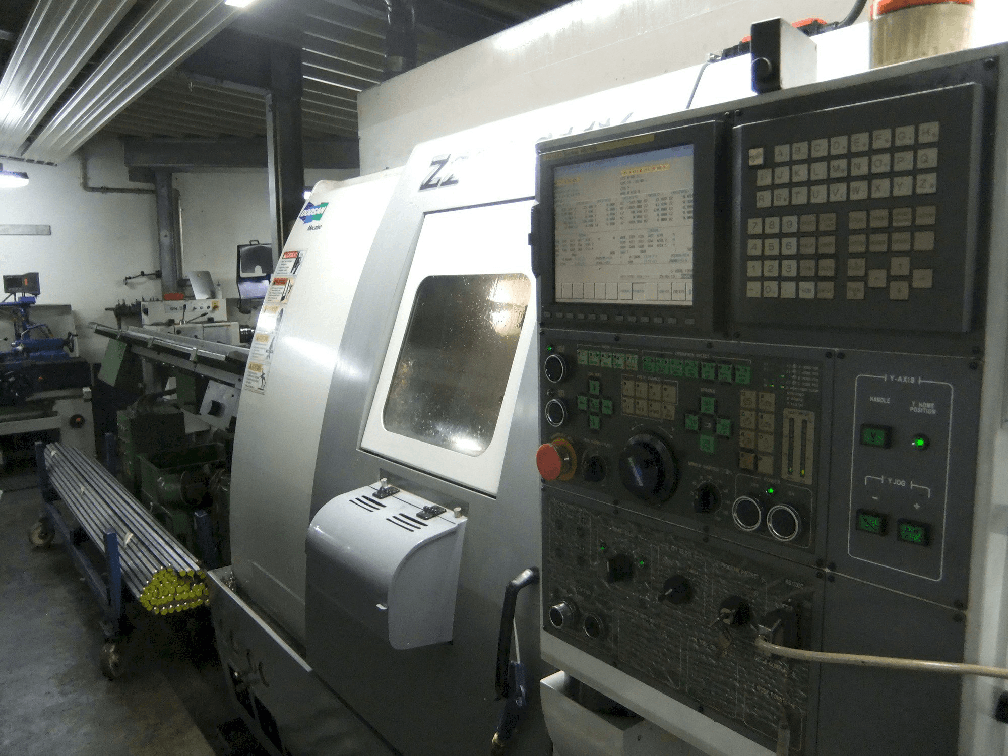 Koneen Doosan Z290 SMY oikea näkymä