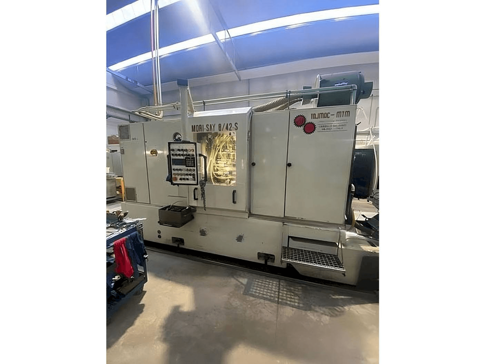 Koneen MORI SAY 8/42-S etunäkymä
