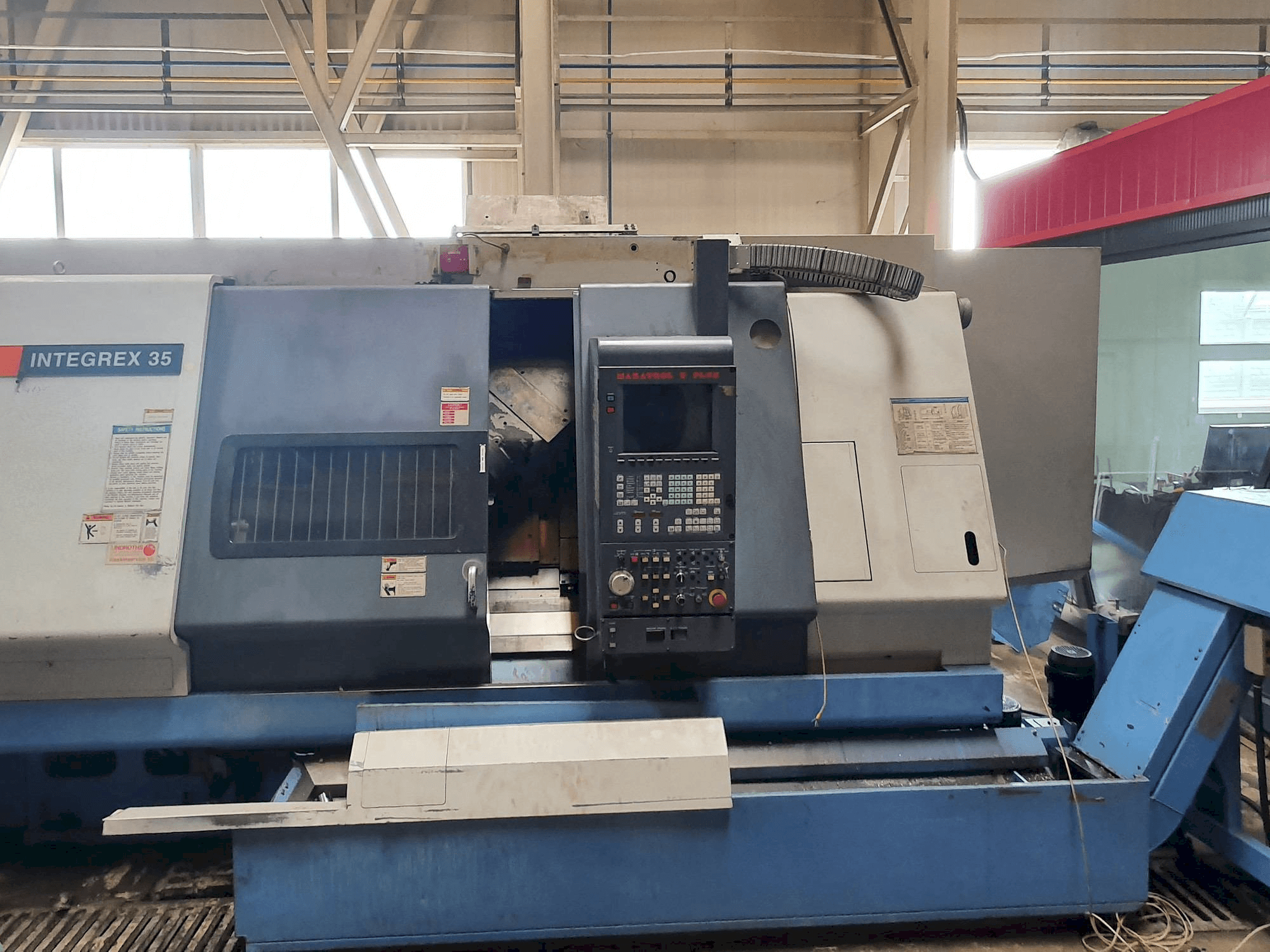 Koneen Mazak INTEGREX 35 etunäkymä