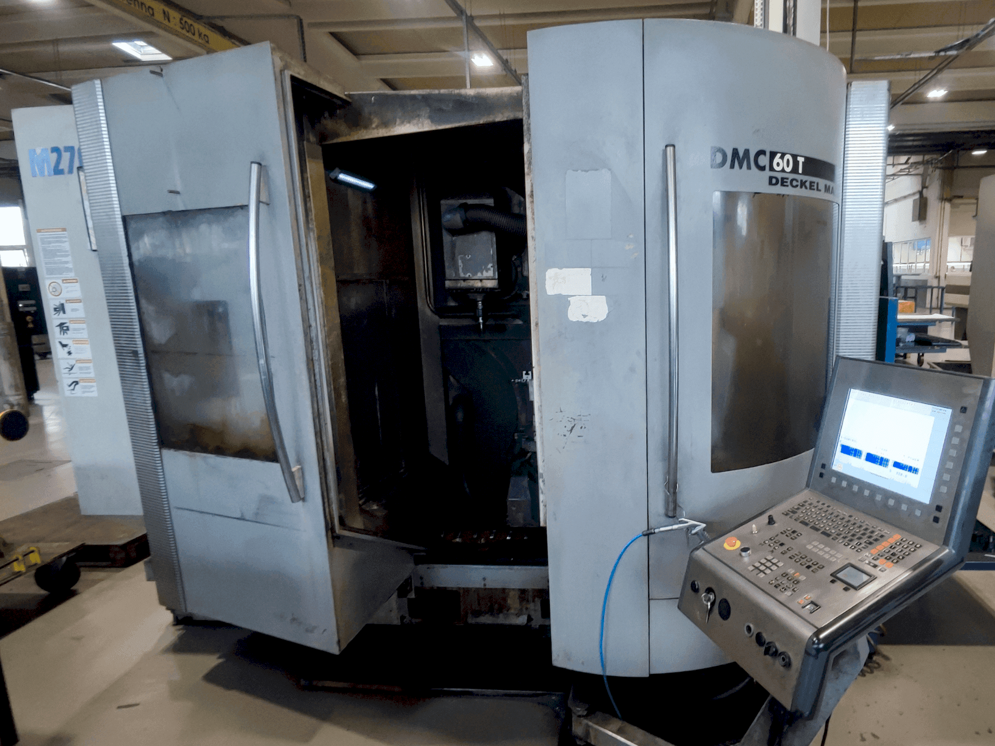 Koneen DECKEL MAHO DMC 60T etunäkymä