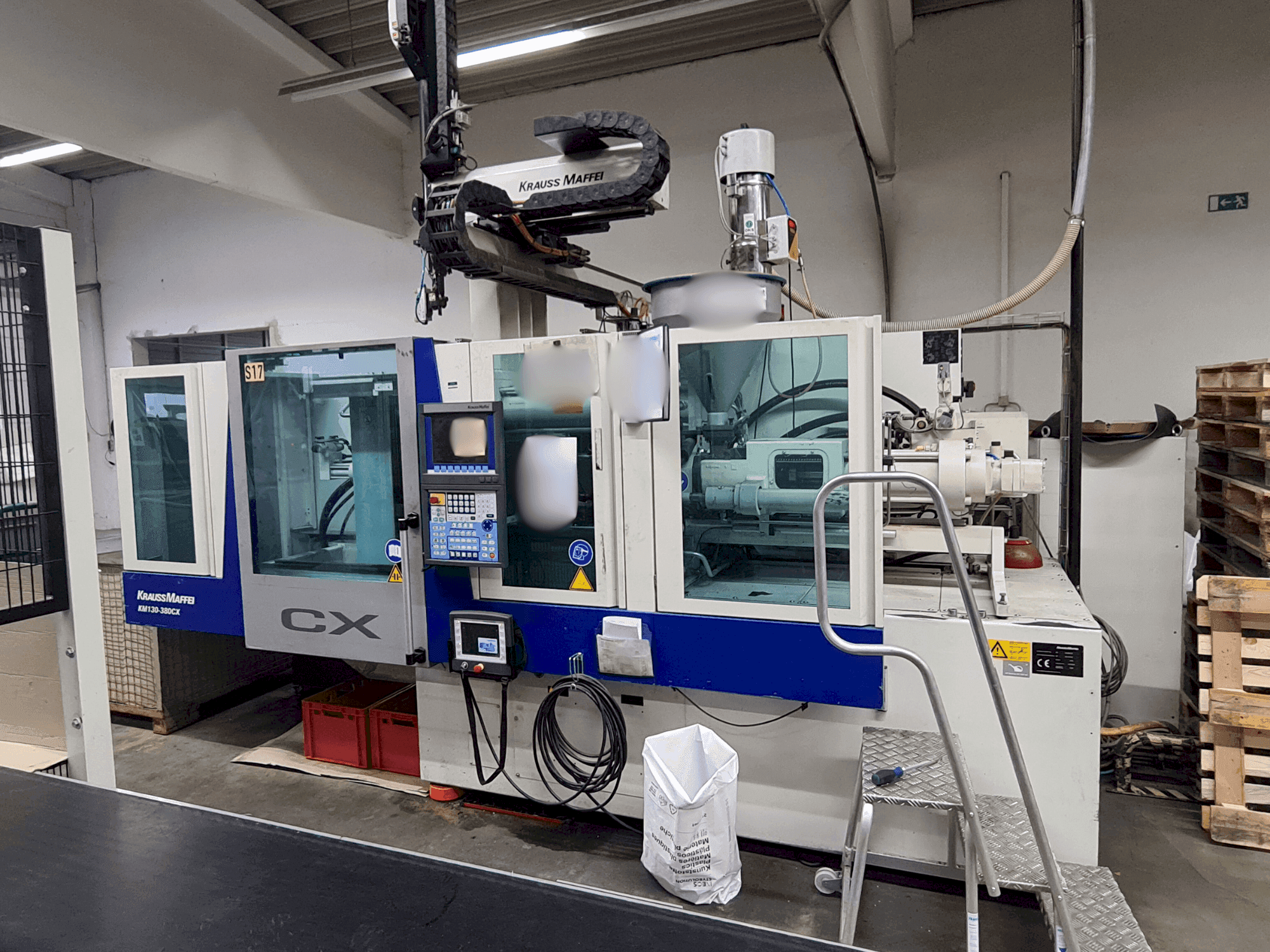 Koneen Krauss Maffei 130-380 CX etunäkymä