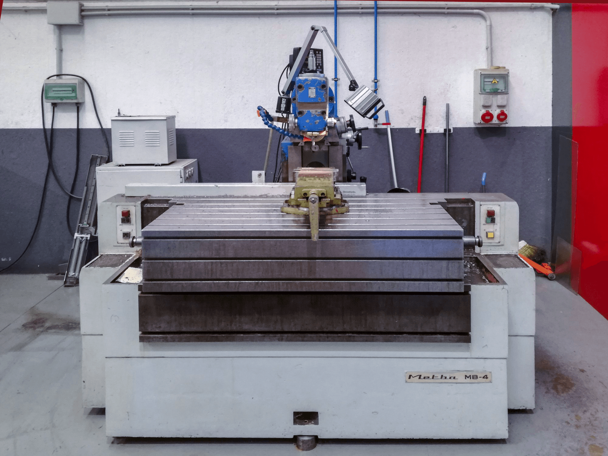 Koneen Metba etunäkymä MB-4