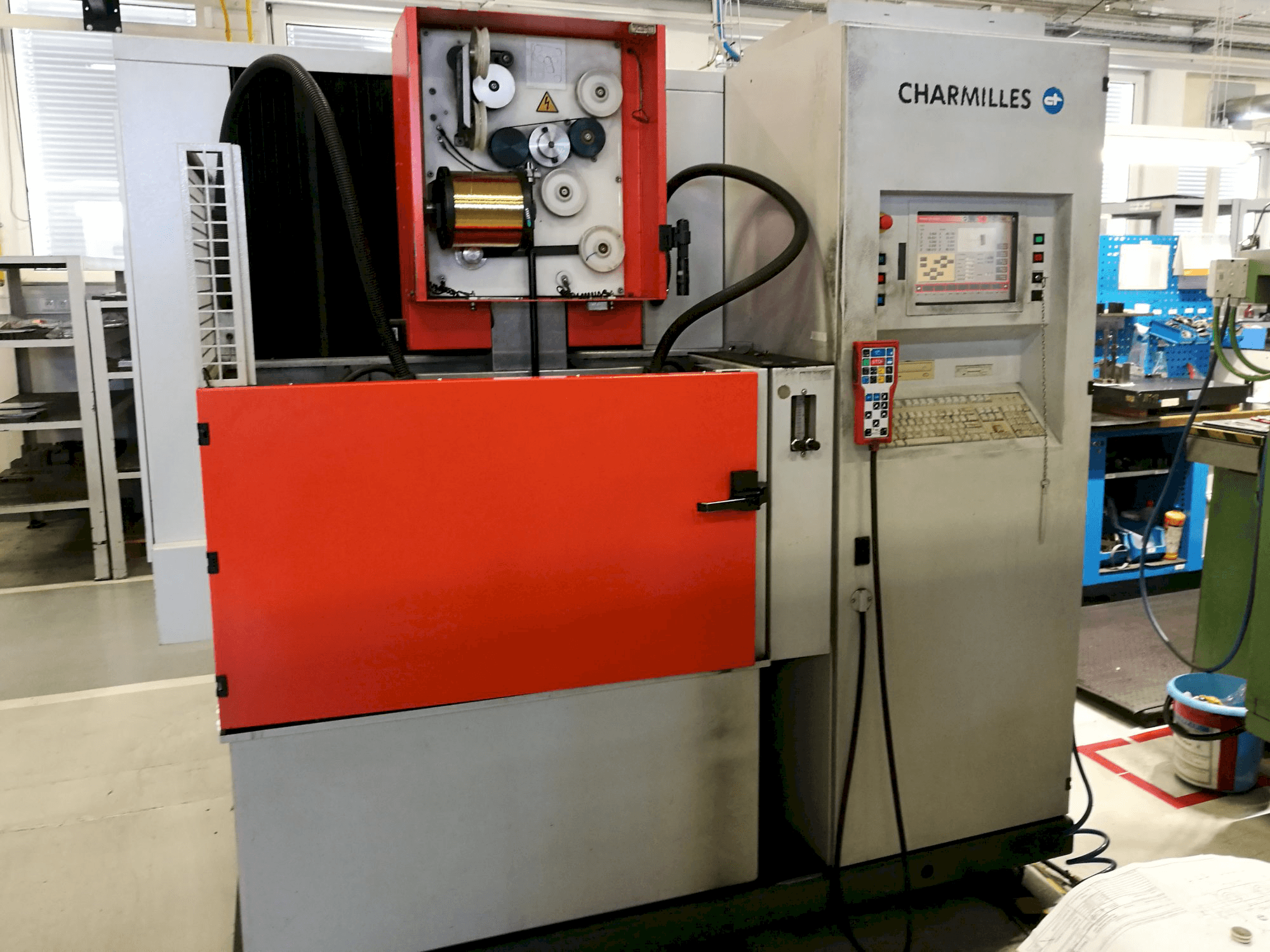 Koneen CHARMILLES etunäkymä ROBOFIL 240 SL